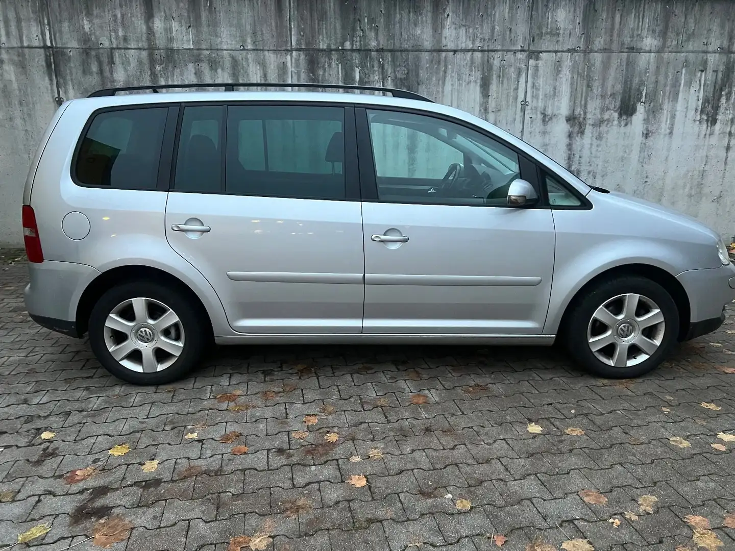 Volkswagen Touran 1.4TSI Highline*2Hand*7Sitz*KeinRost*Navi Silber - 2