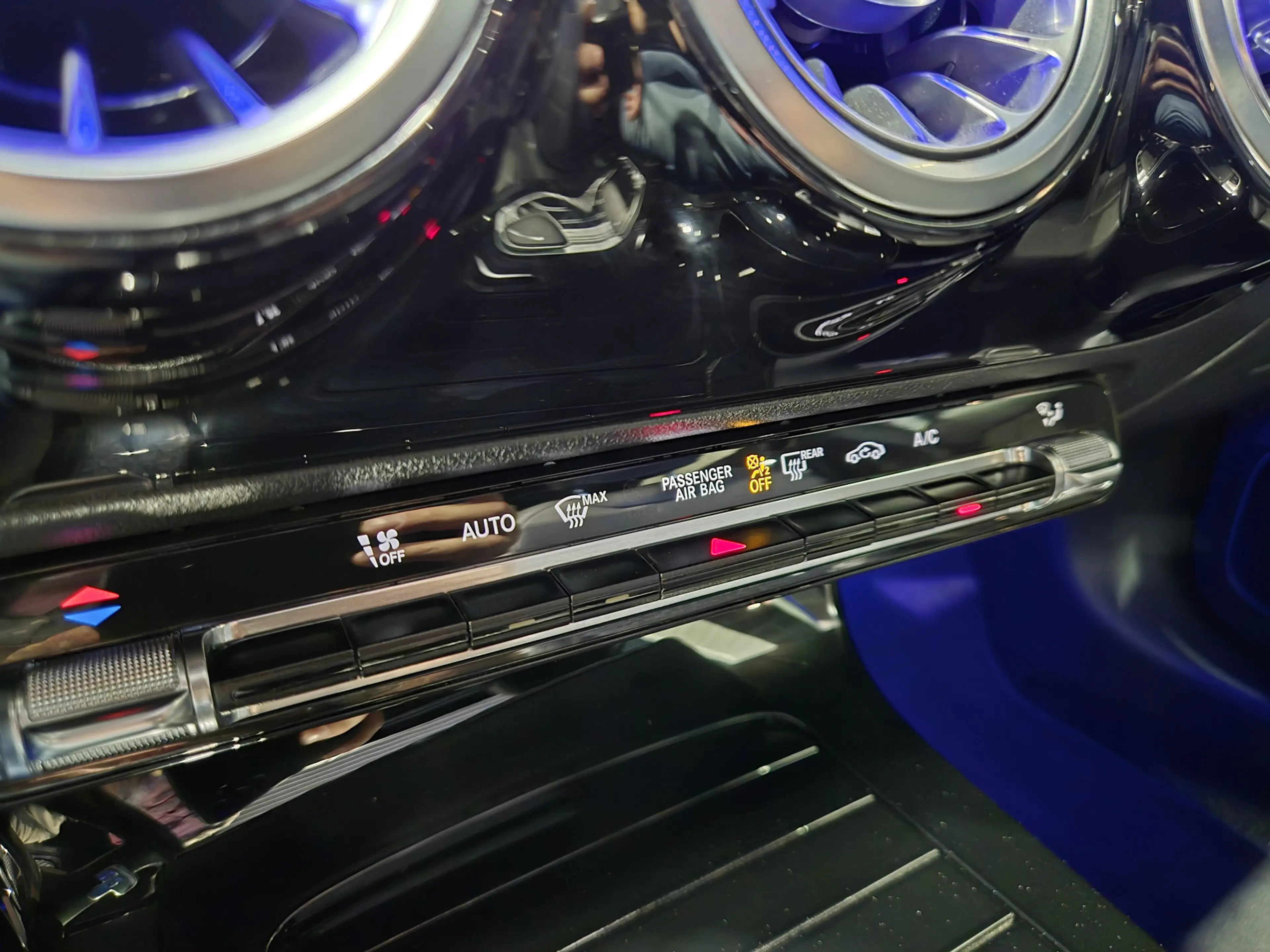 Mercedes-Benz A 200 Premium Plus AMG Panorama | Camera | LED | Vollede — photo 26