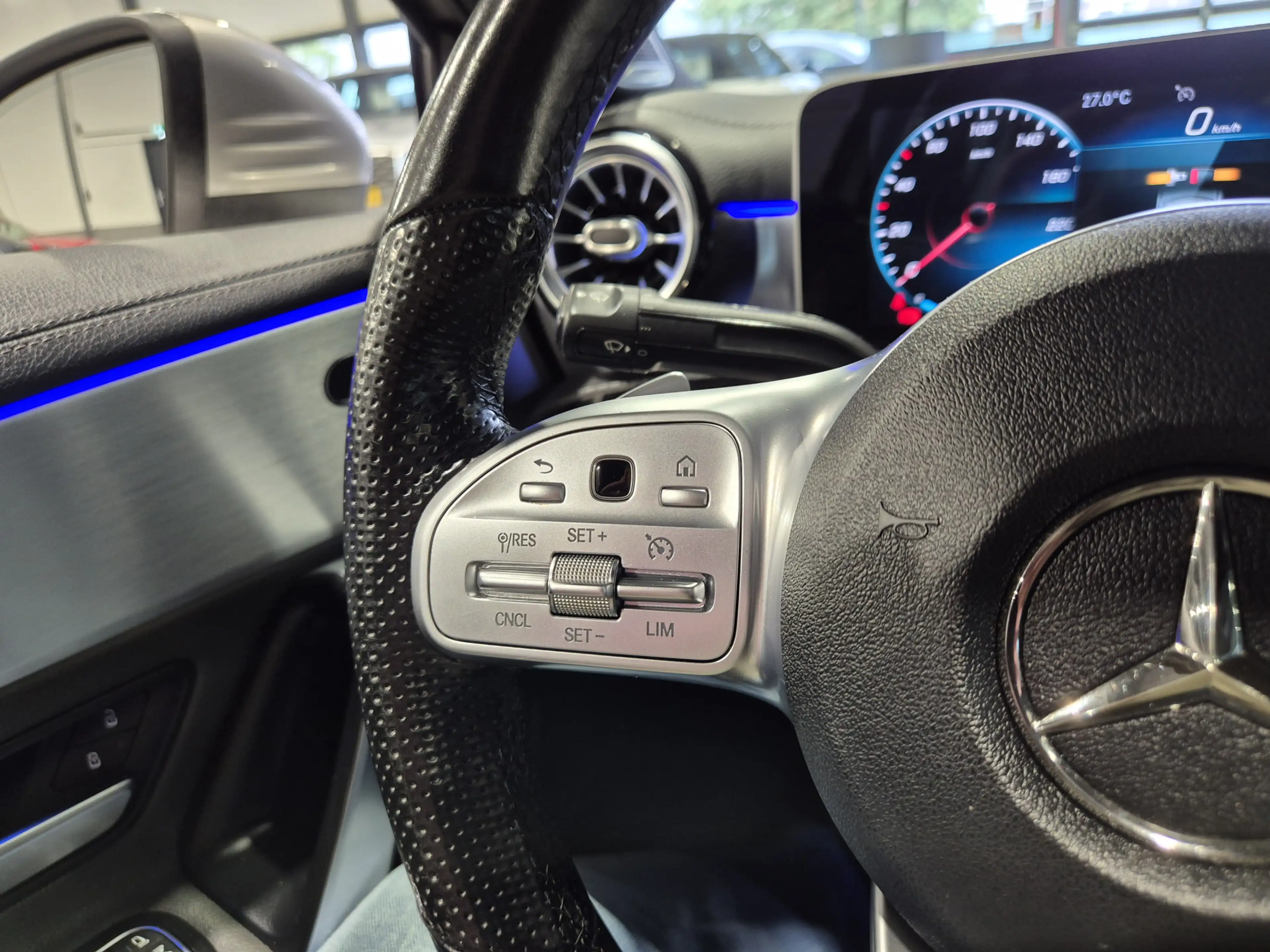 Mercedes-Benz A 200 Premium Plus AMG Panorama | Camera | LED | Vollede — photo 35