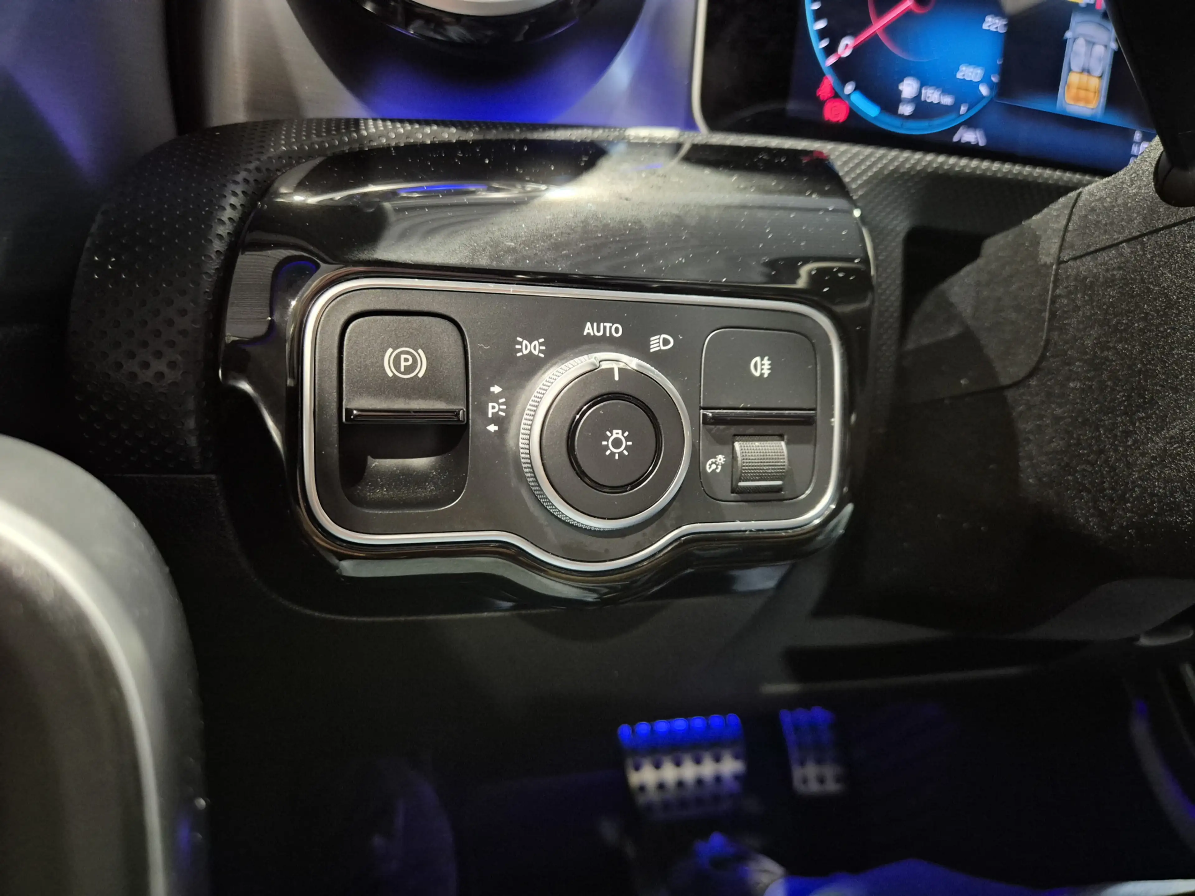 Mercedes-Benz A 200 Premium Plus AMG Panorama | Camera | LED | Vollede — photo 34