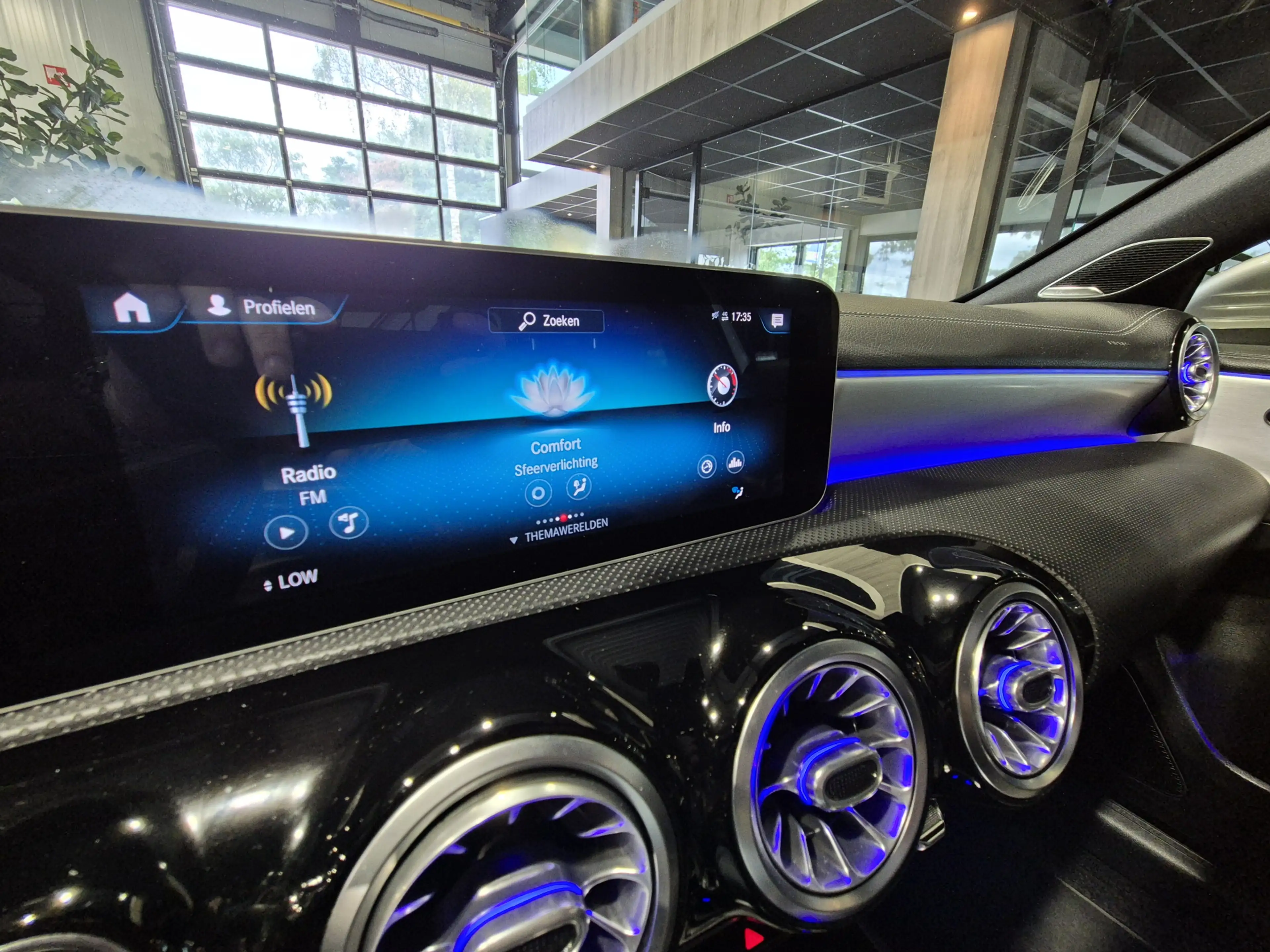 Mercedes-Benz A 200 Premium Plus AMG Panorama | Camera | LED | Vollede — photo 39
