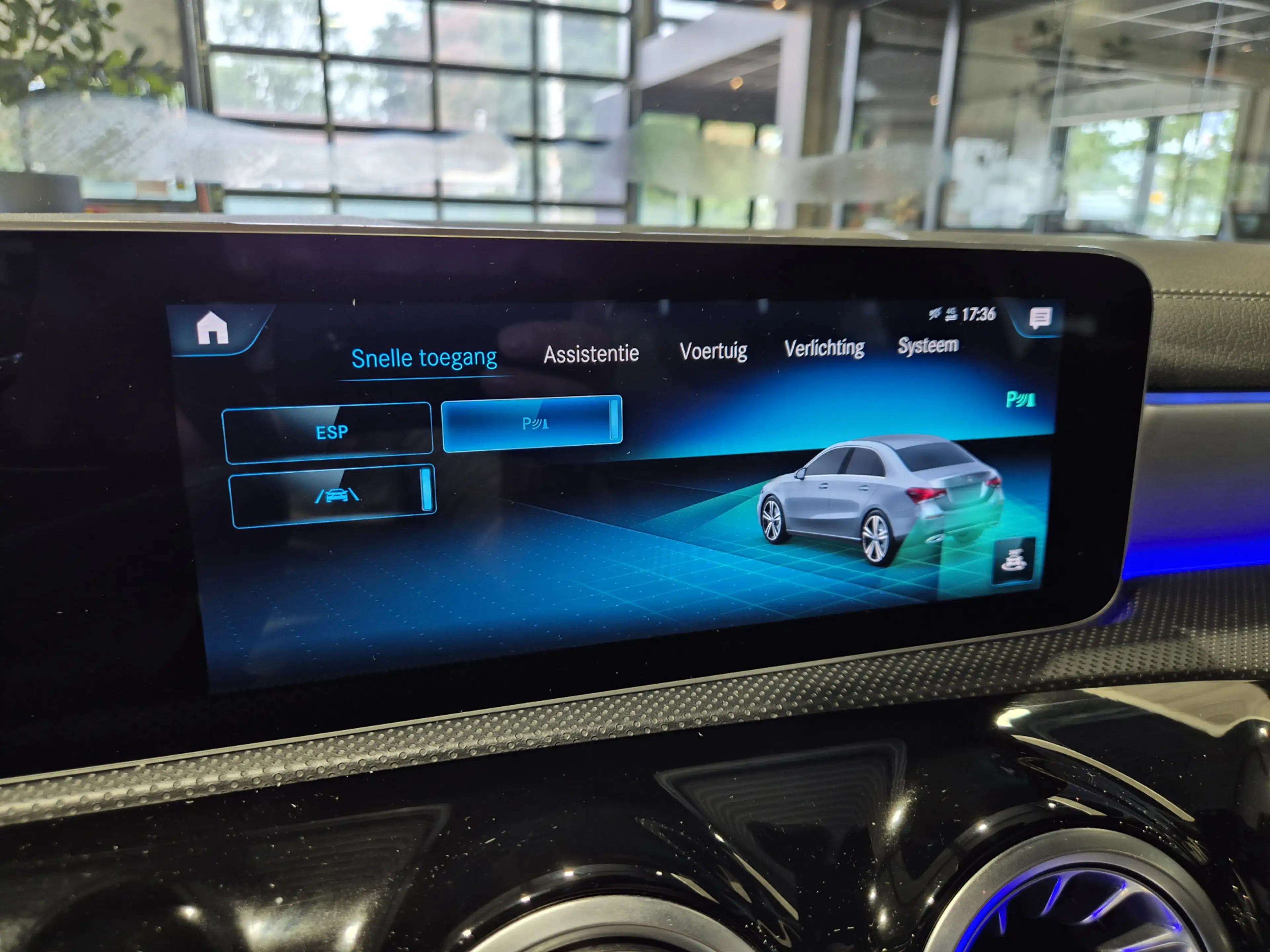 Mercedes-Benz A 200 Premium Plus AMG Panorama | Camera | LED | Vollede — photo 23