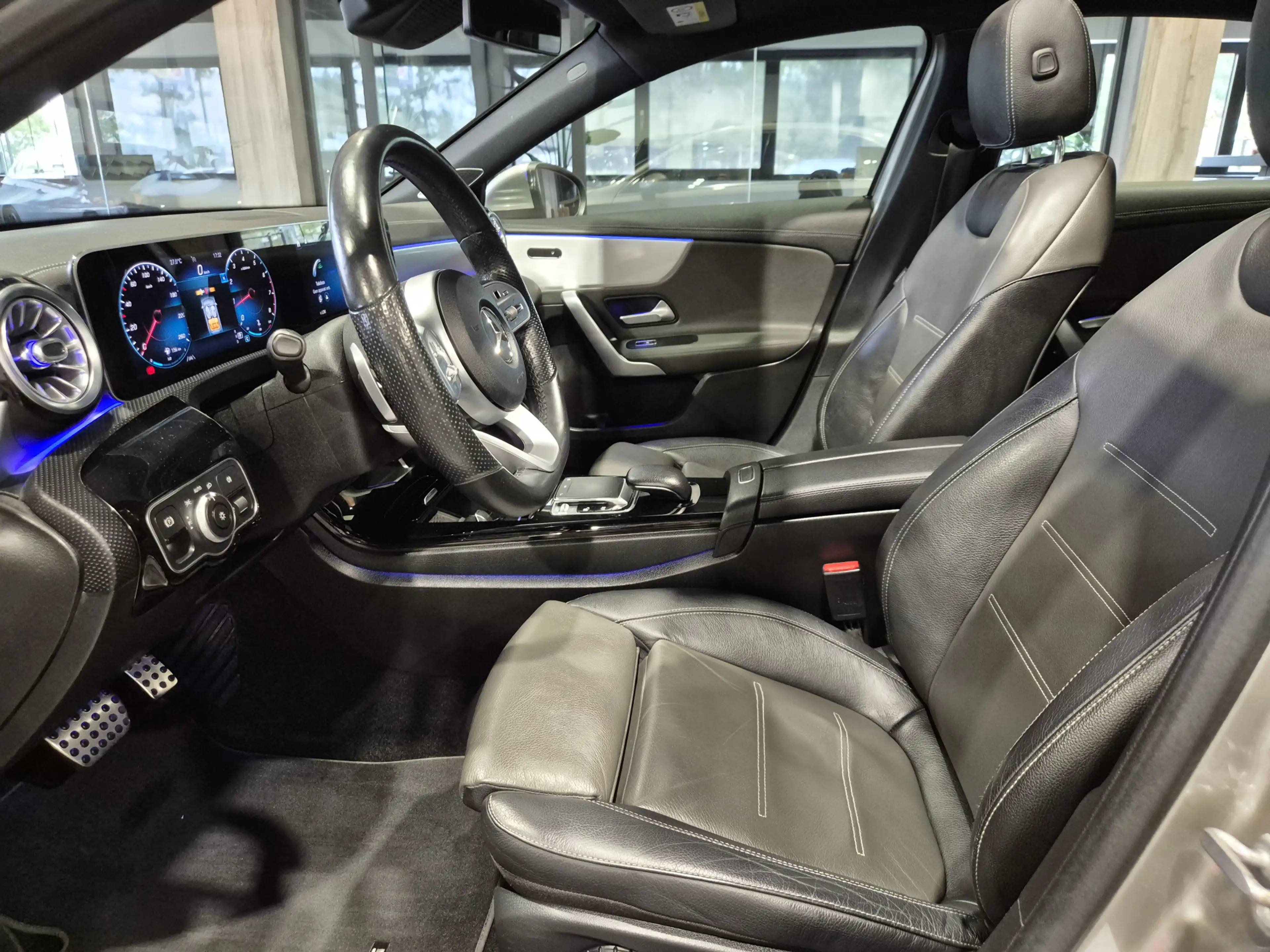 Mercedes-Benz A 200 Premium Plus AMG Panorama | Camera | LED | Vollede — photo 33
