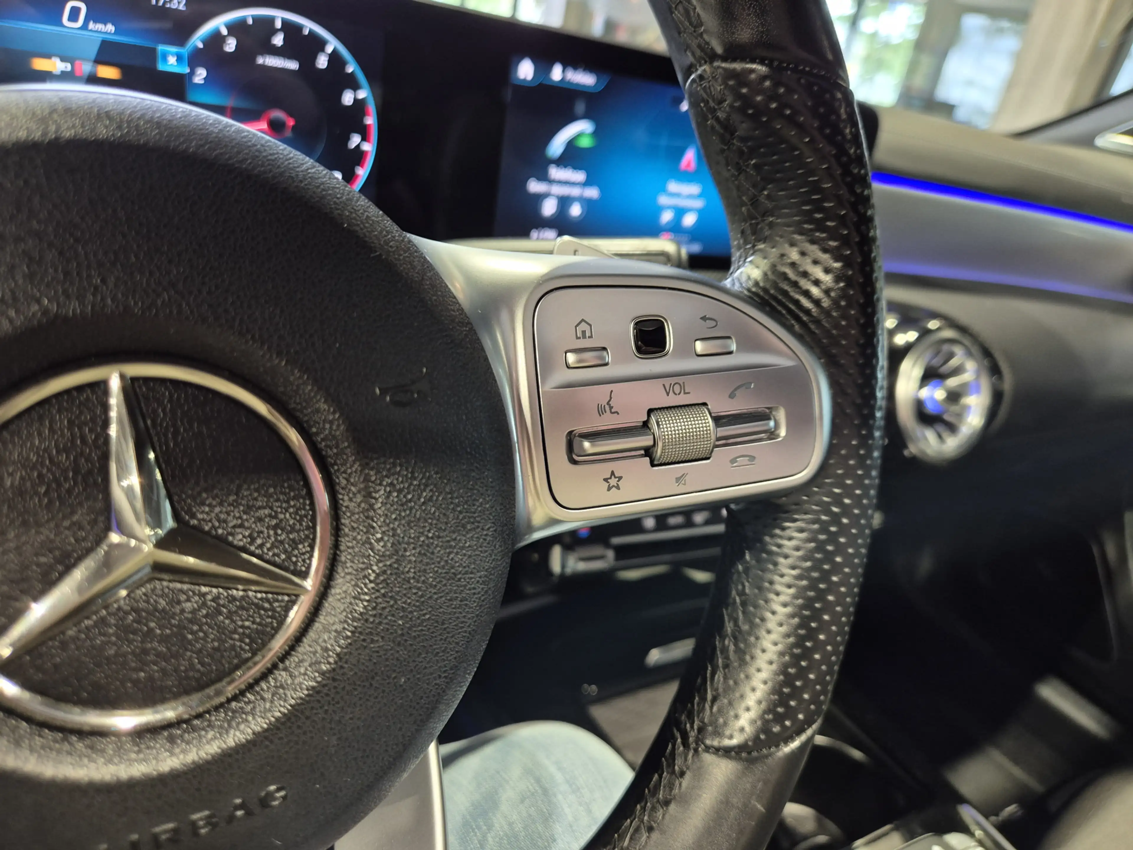 Mercedes-Benz A 200 Premium Plus AMG Panorama | Camera | LED | Vollede — photo 36