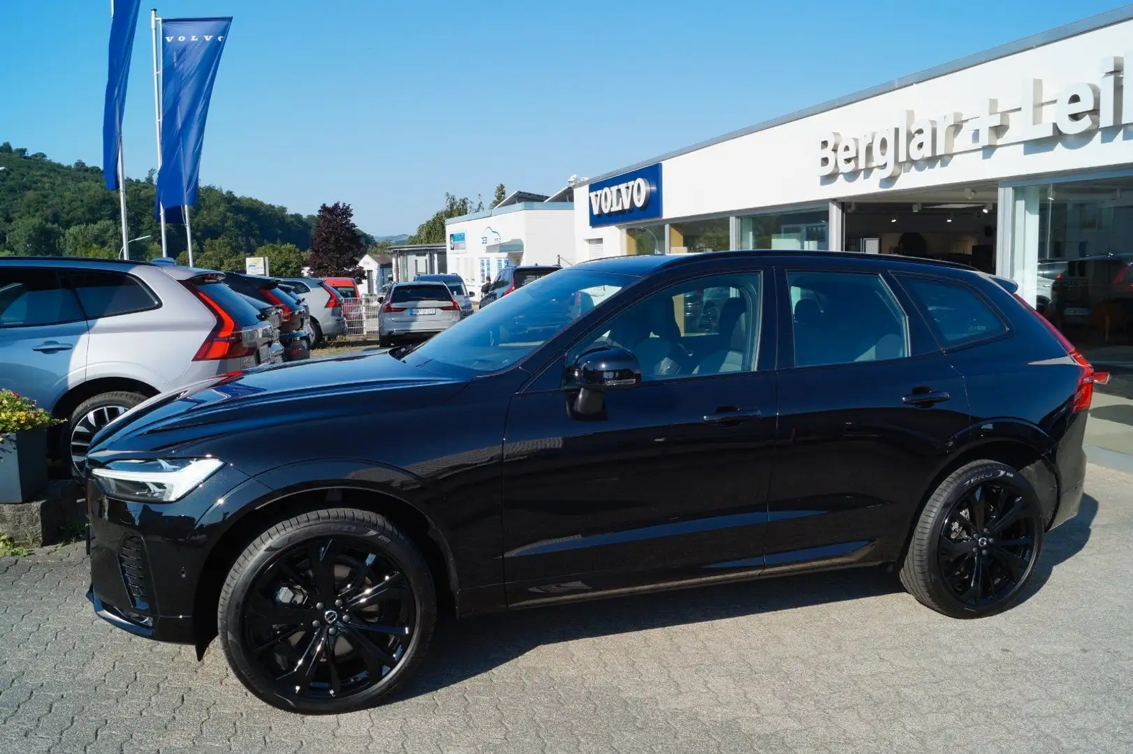 Volvo XC60 B5 AWD Benzin Black Edition Aut/Luftf/Headu Noir - 2