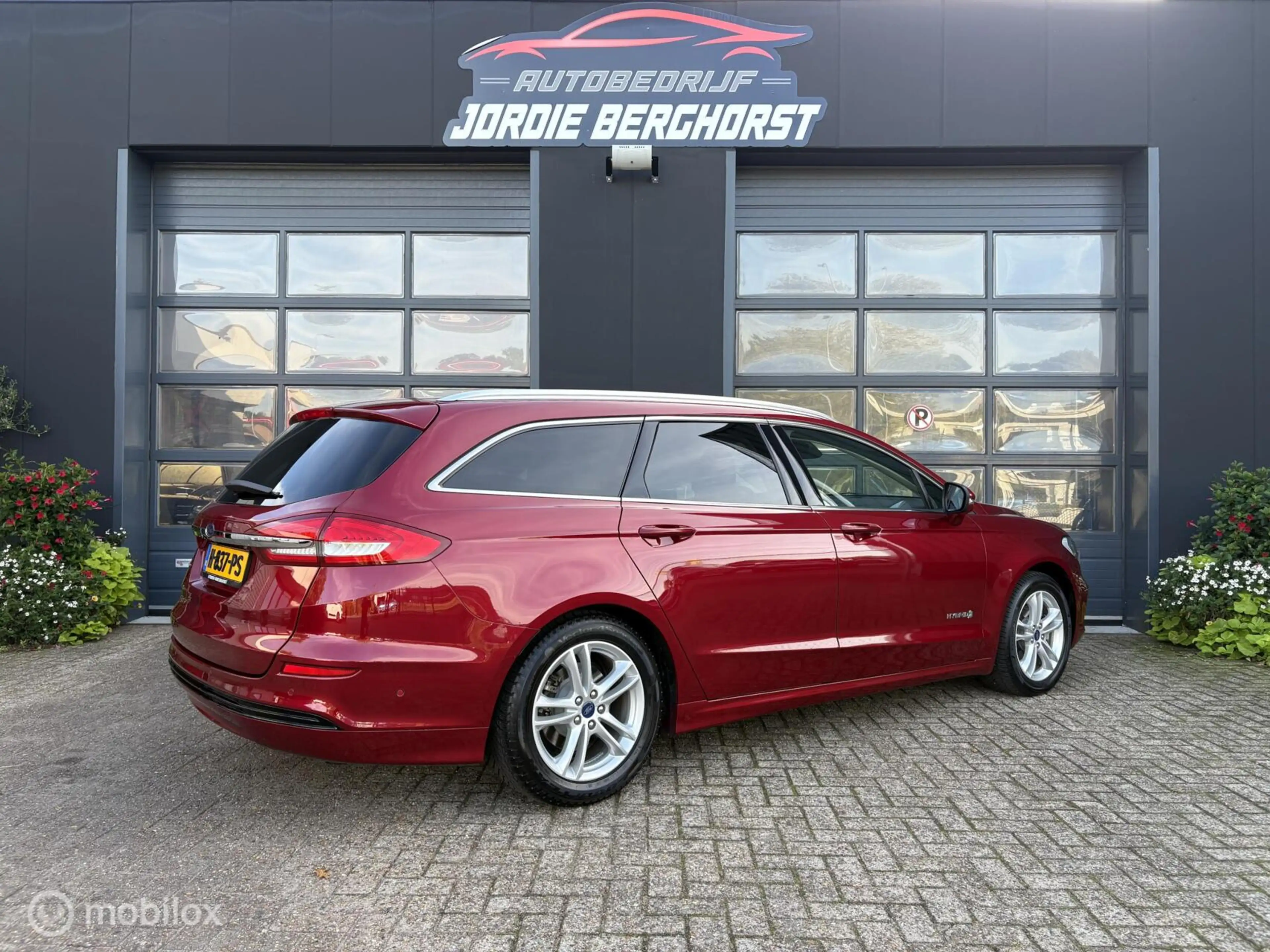 Ford Mondeo Wagon 2.0 IVCT HEV Titanium — photo 4