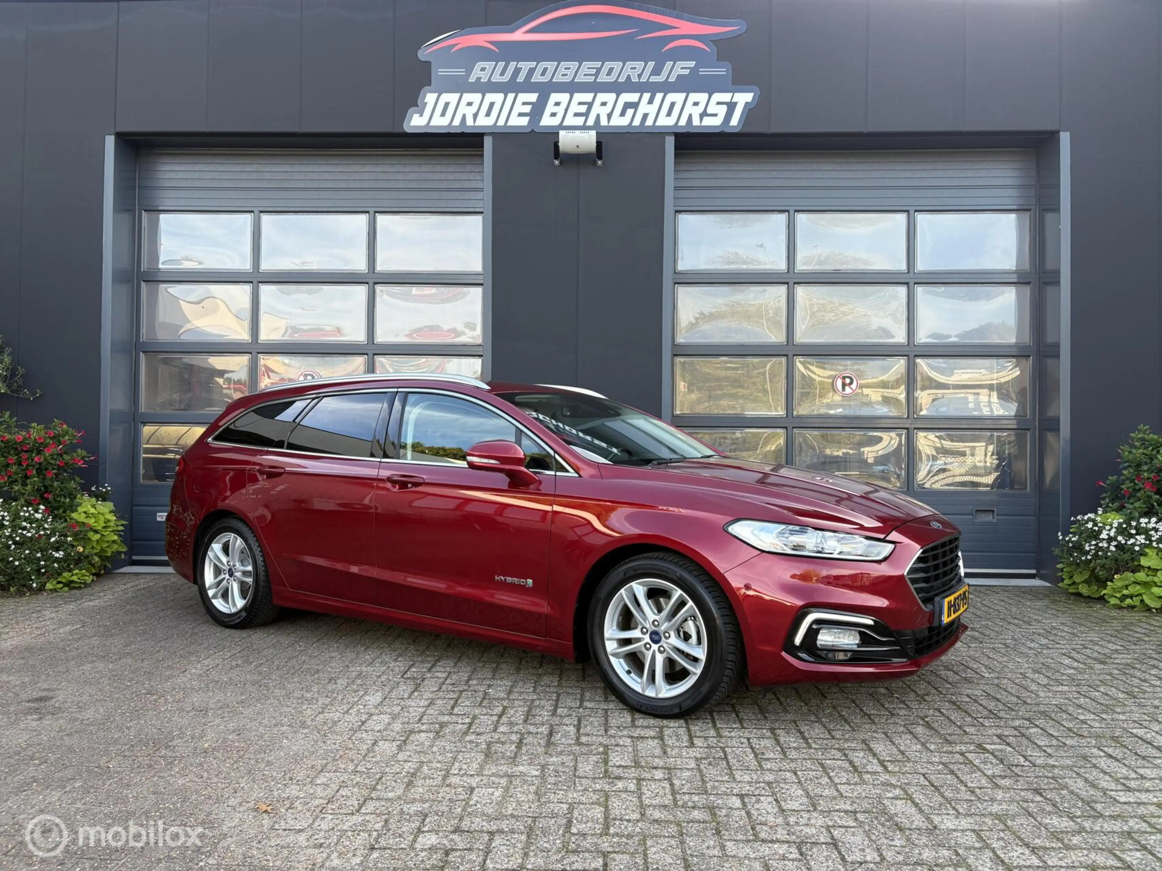 Ford Mondeo Wagon 2.0 IVCT HEV Titanium — photo 3