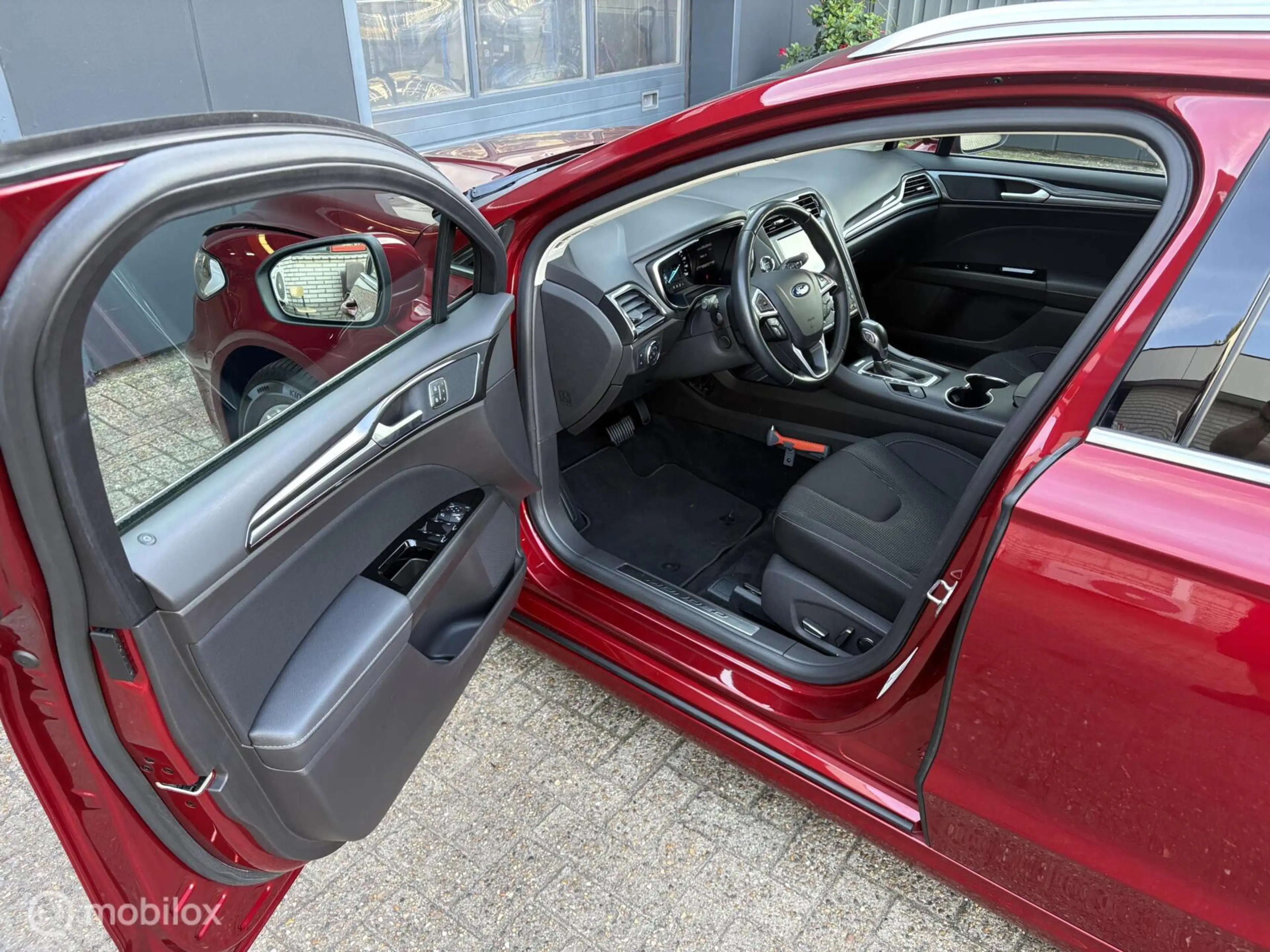 Ford Mondeo Wagon 2.0 IVCT HEV Titanium — photo 9