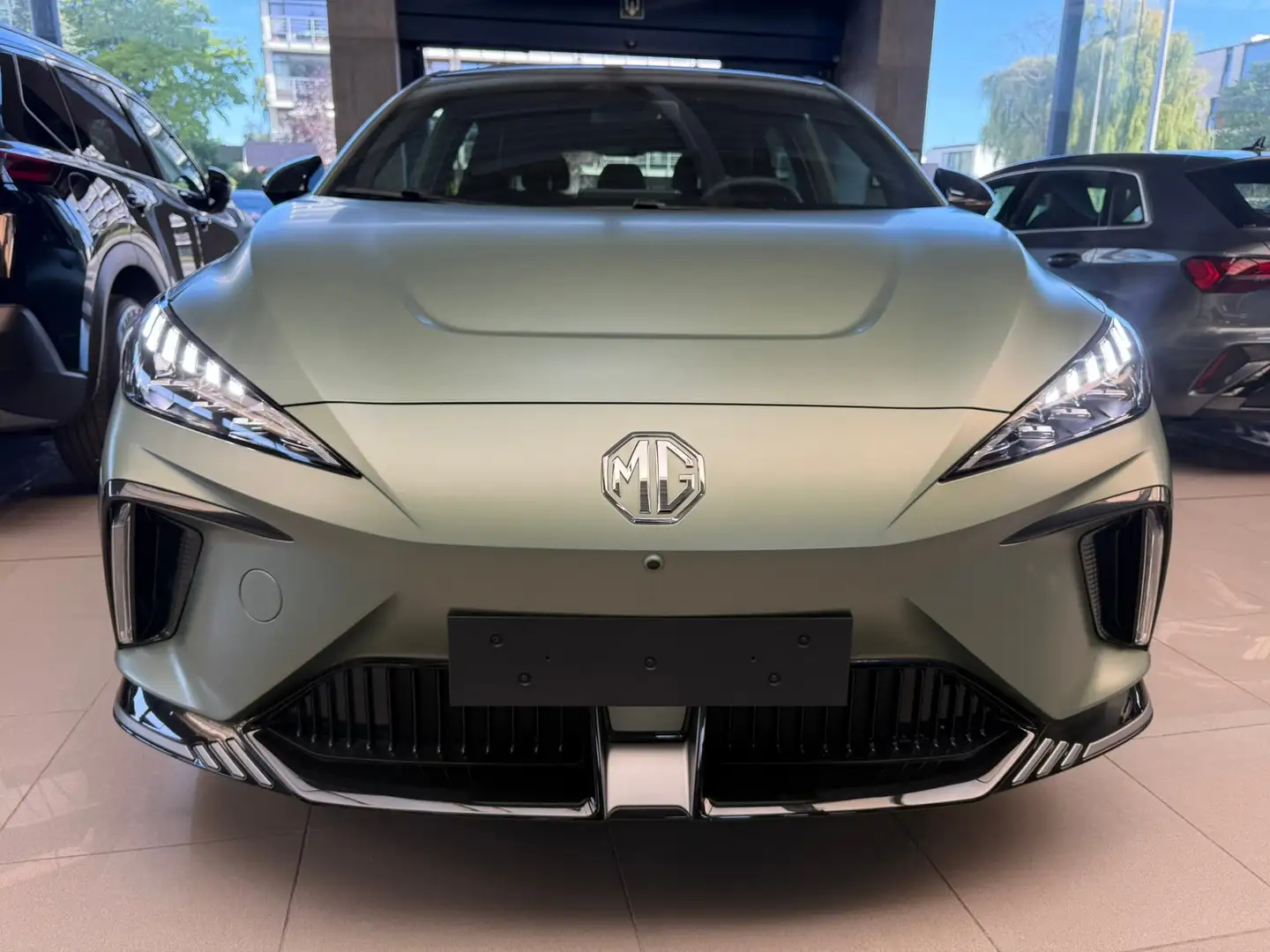 MG MG4 XPOWER LUXURY 64kw 4WD 435PK - NIEUW !!! Срібний - 1
