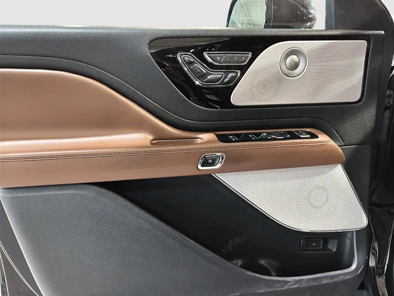Lincoln Aviator снимка Lincoln Aviator