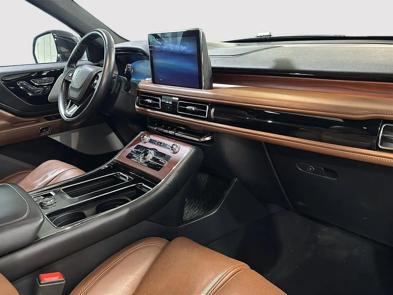 Lincoln Aviator снимка Lincoln Aviator