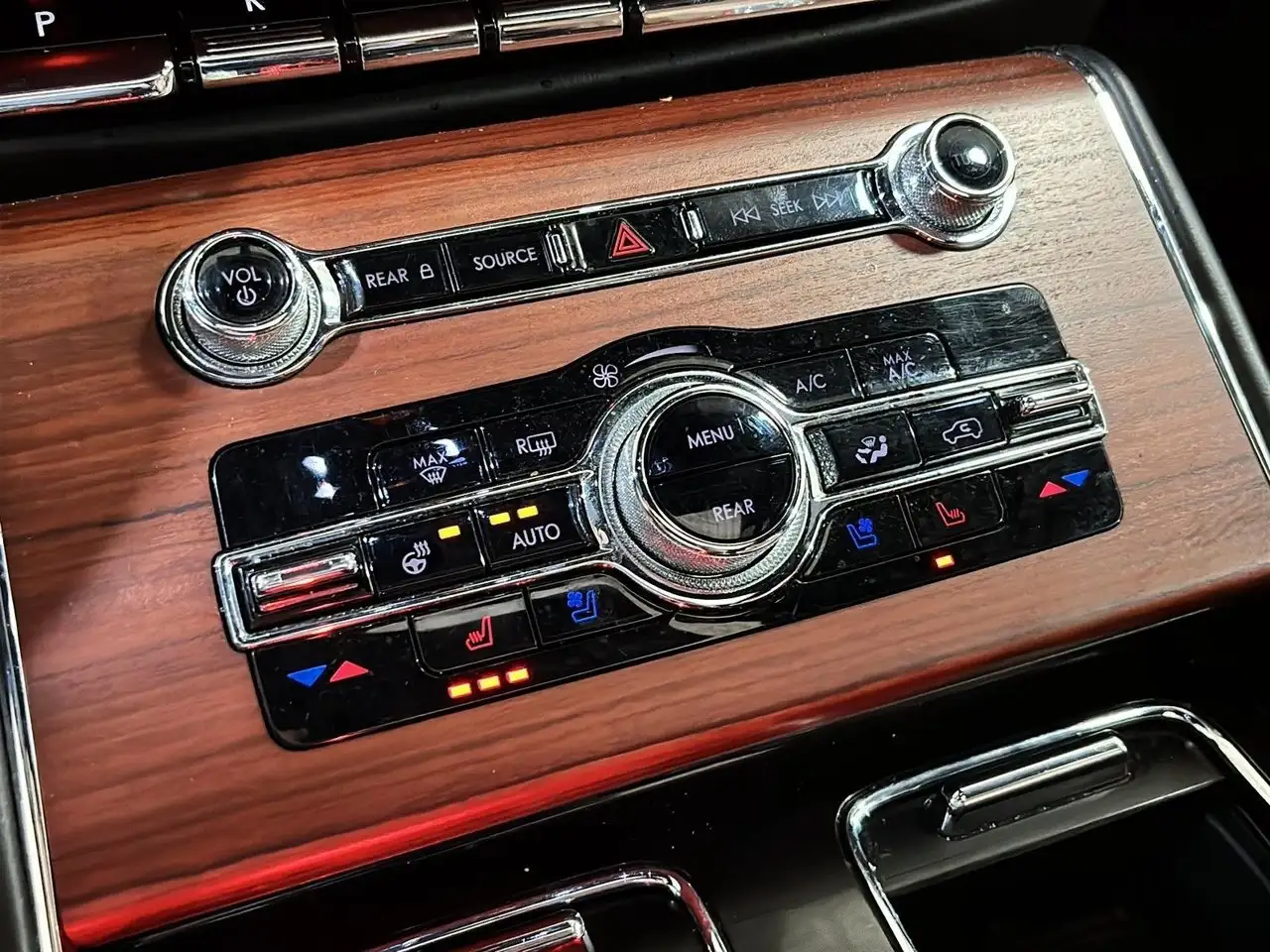 Lincoln Aviator снимка Lincoln Aviator