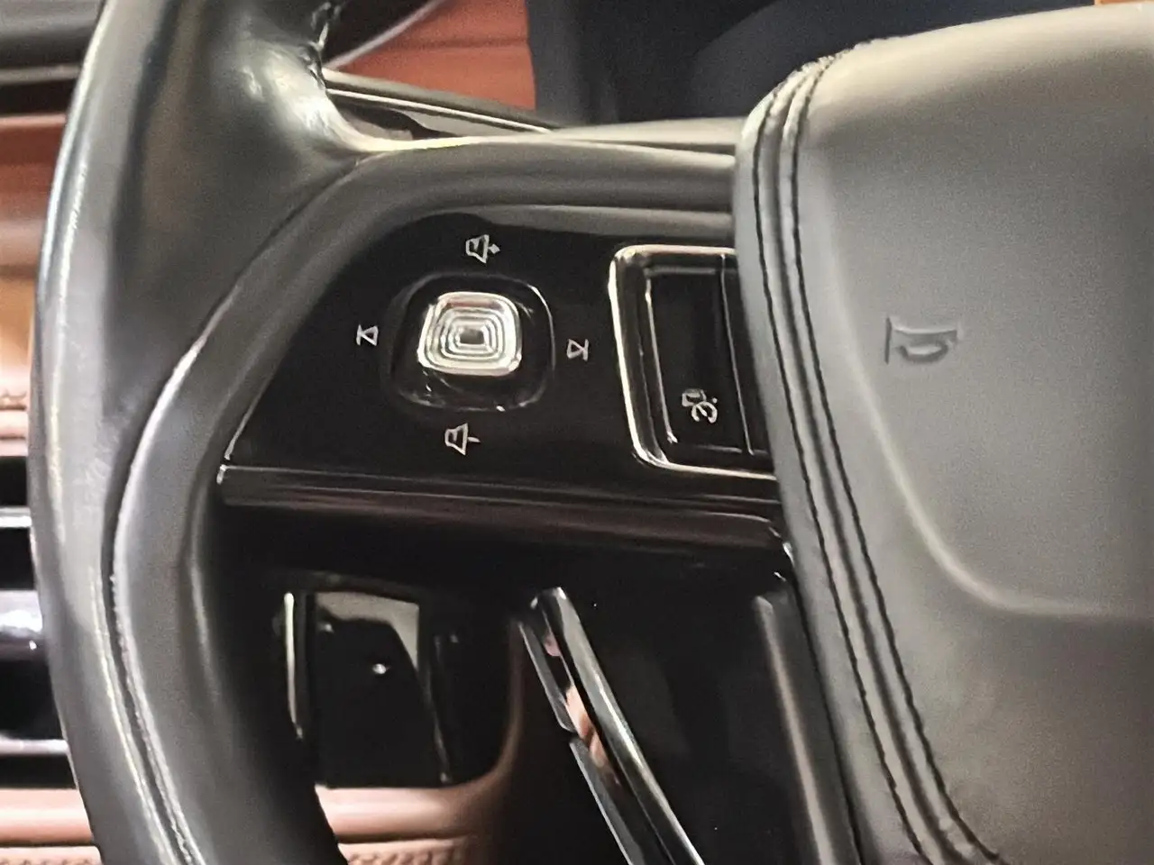 Lincoln Aviator снимка Lincoln Aviator