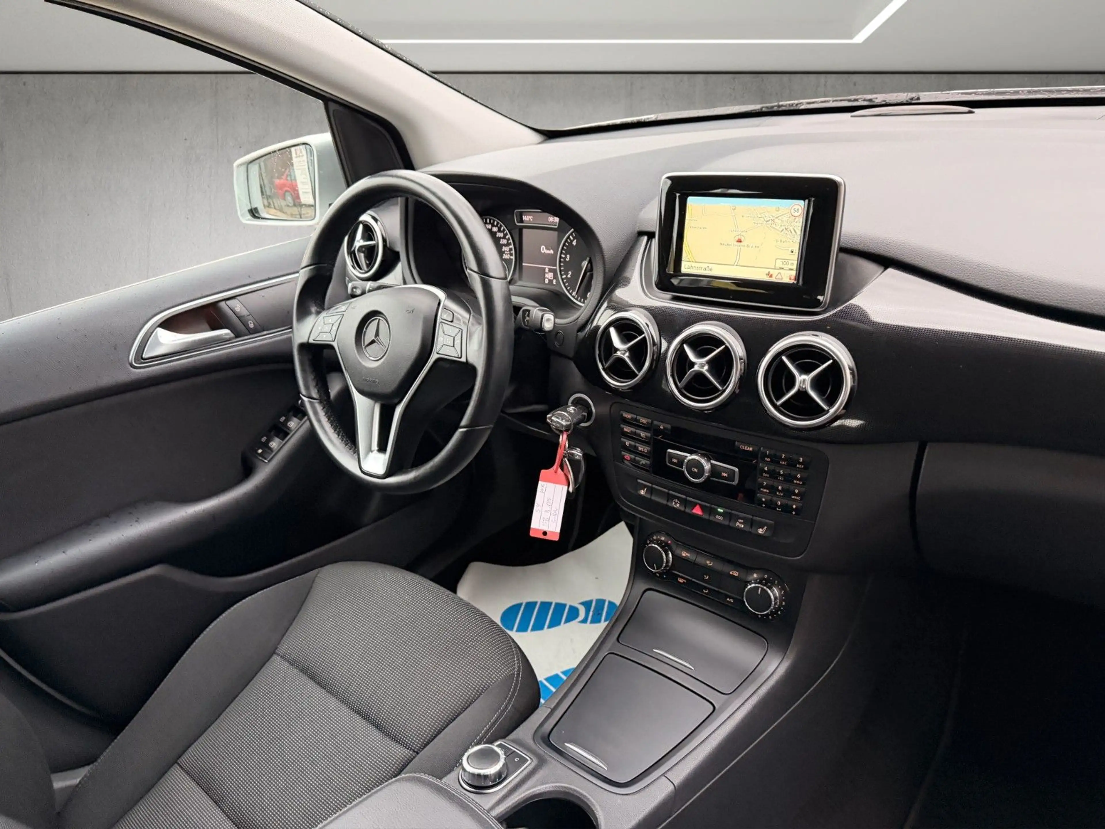 Mercedes-Benz B 180 Automatik*Navi*Klima*2.Hand — photo 4