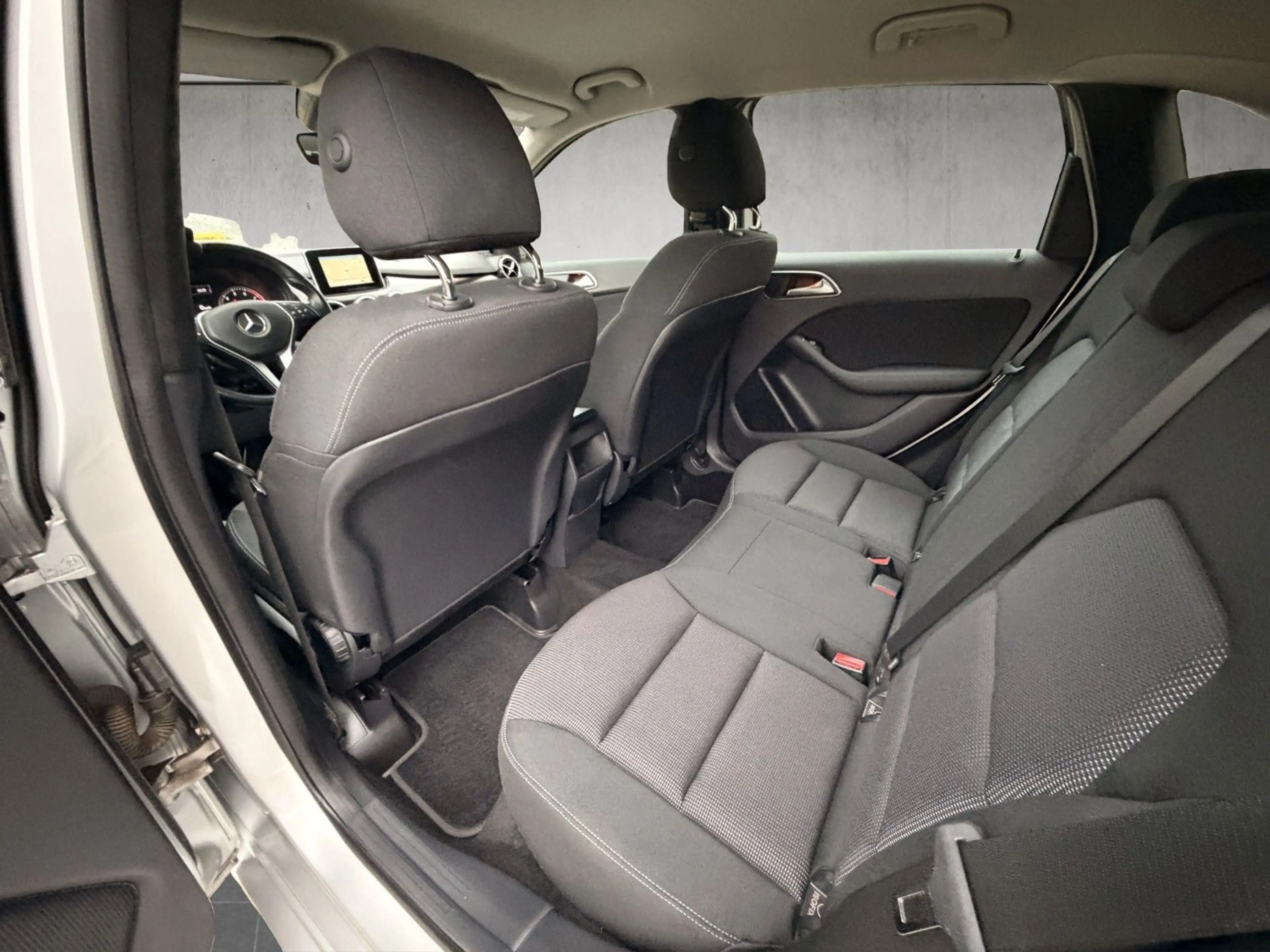 Mercedes-Benz B 180 Automatik*Navi*Klima*2.Hand — photo 11