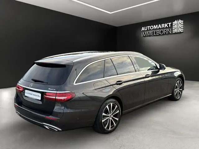 Mercedes-Benz 300 view 7
