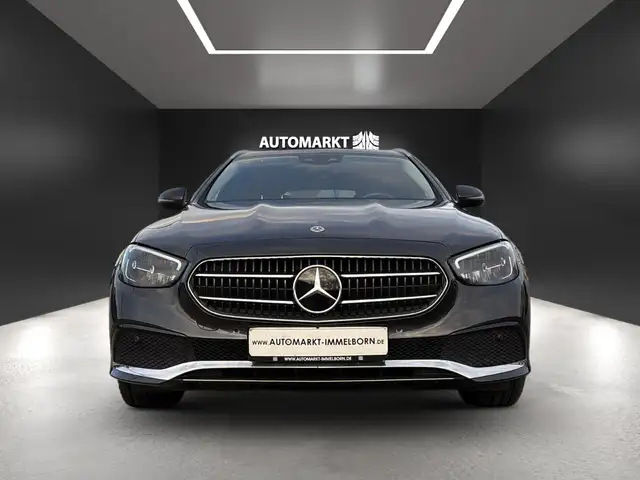 Mercedes-Benz 300 view 8