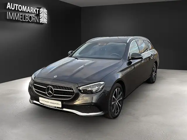 Mercedes-Benz 300 view 3