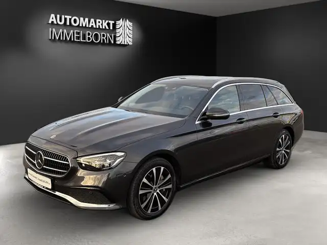 Mercedes-Benz 300 view 4