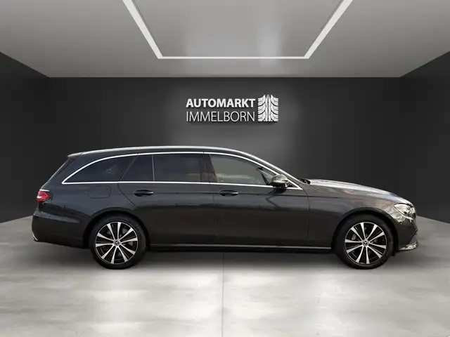 Mercedes-Benz 300 view 11