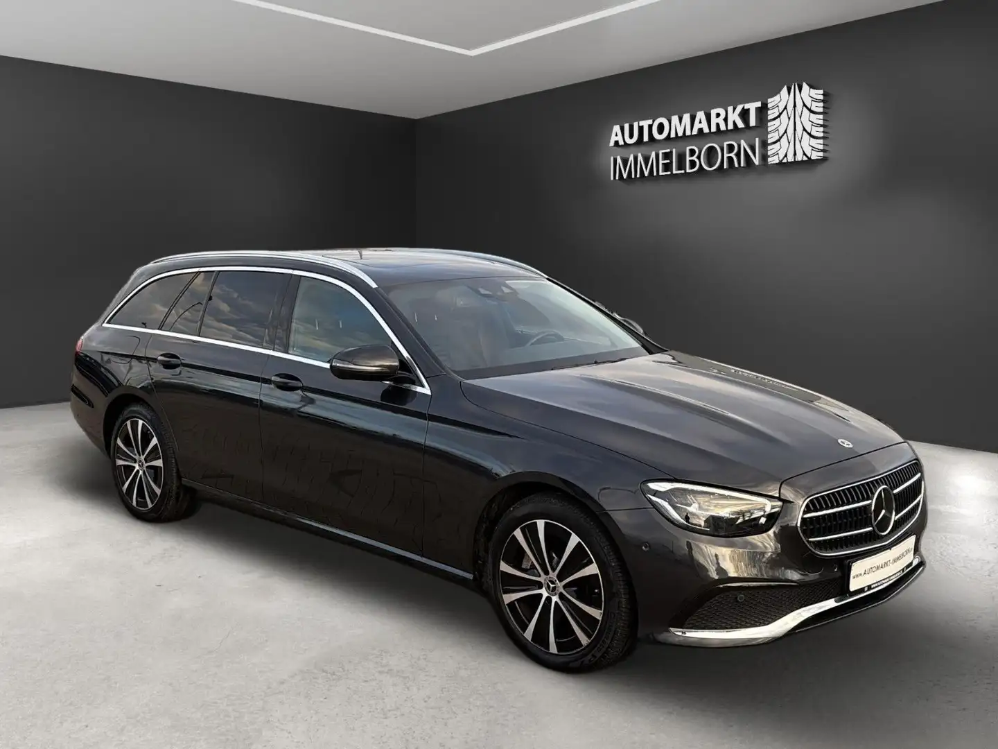 Mercedes-Benz E 300 de Allrad Sdach*Distro*Kamera*VollLeder*LE Grau - 1