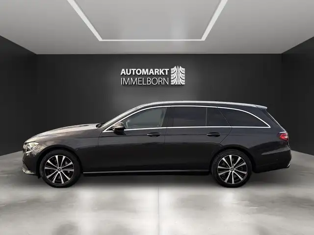 Mercedes-Benz 300 view 10