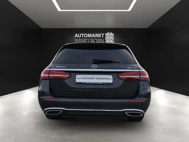 Mercedes-Benz 300 view 9