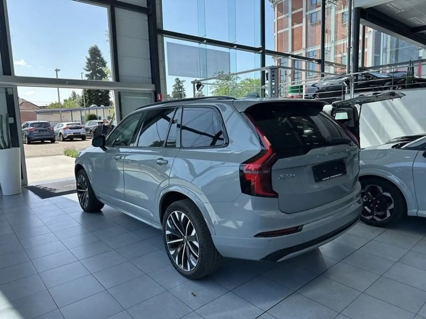 Volvo XC90 PLUS DARK PLUG-IN HYBRID 7 ZITPLAATSEN Grijs - 2