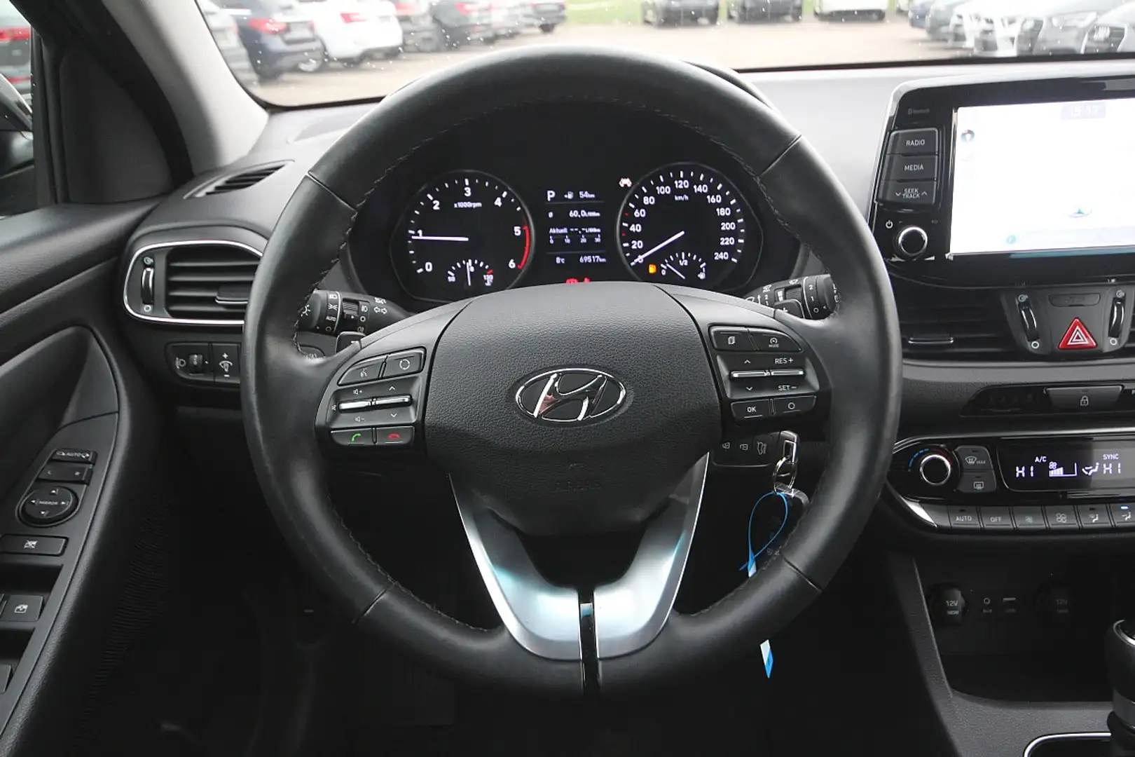Hyundai i30 1,6 CRDi Level 4 DCT Aut. |LED |Navi |Rückfahrk... Grigio - 2