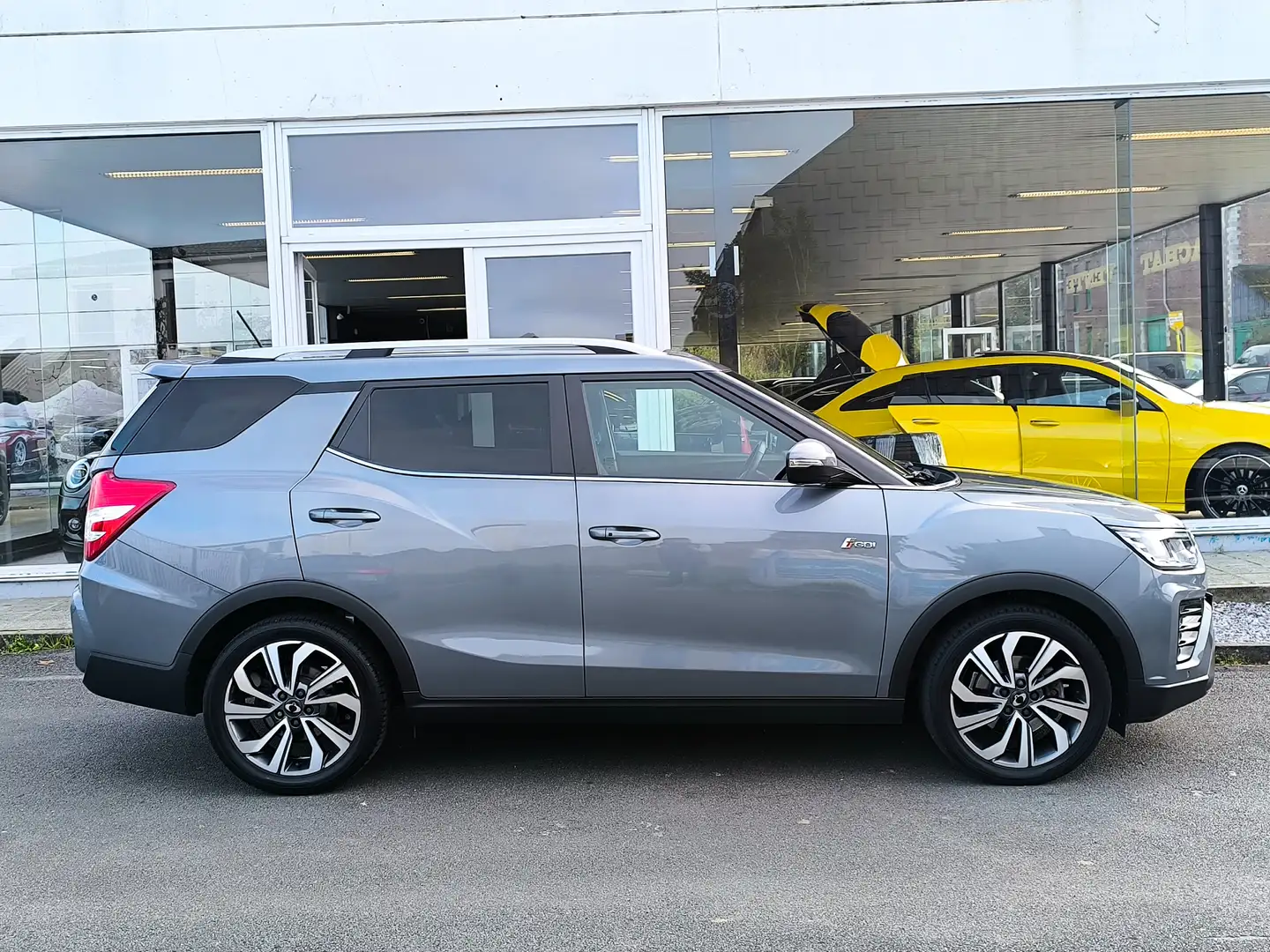 SsangYong Tivoli GRAND 1.5T-GDI 2WD SAPHIRE CUIR GPS VIRTUALCOCKPIT Grijs - 2