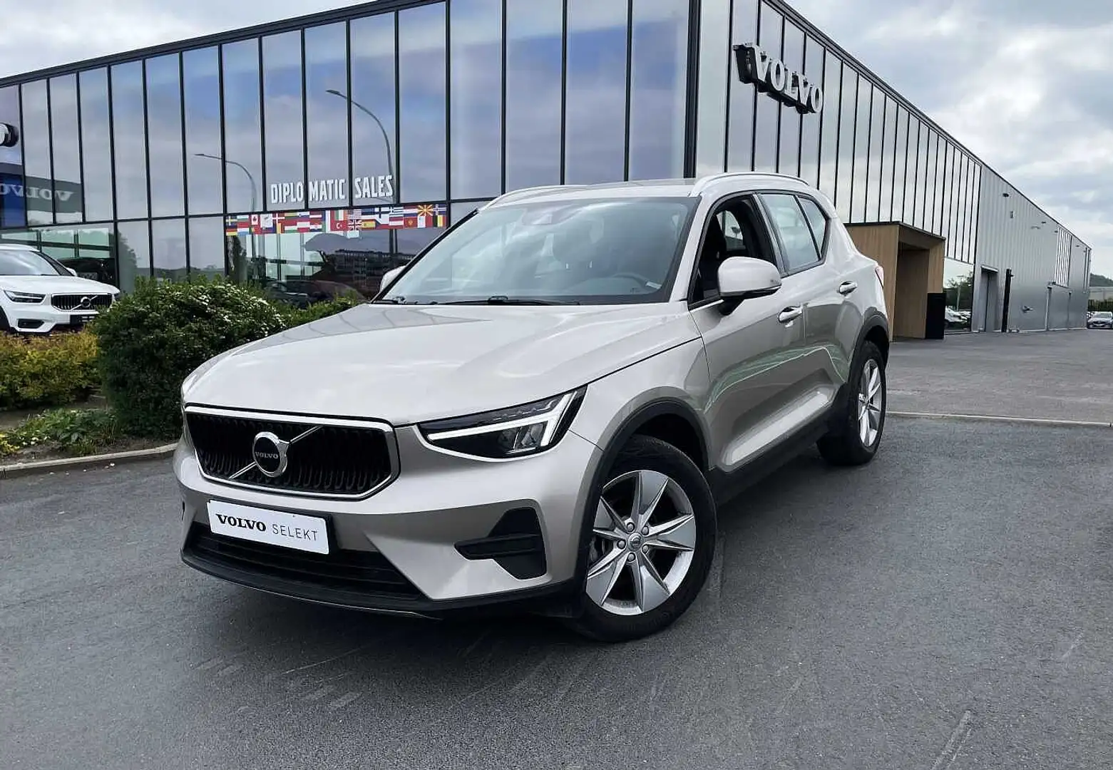 Volvo XC40 T2 Automatique Gris - 1