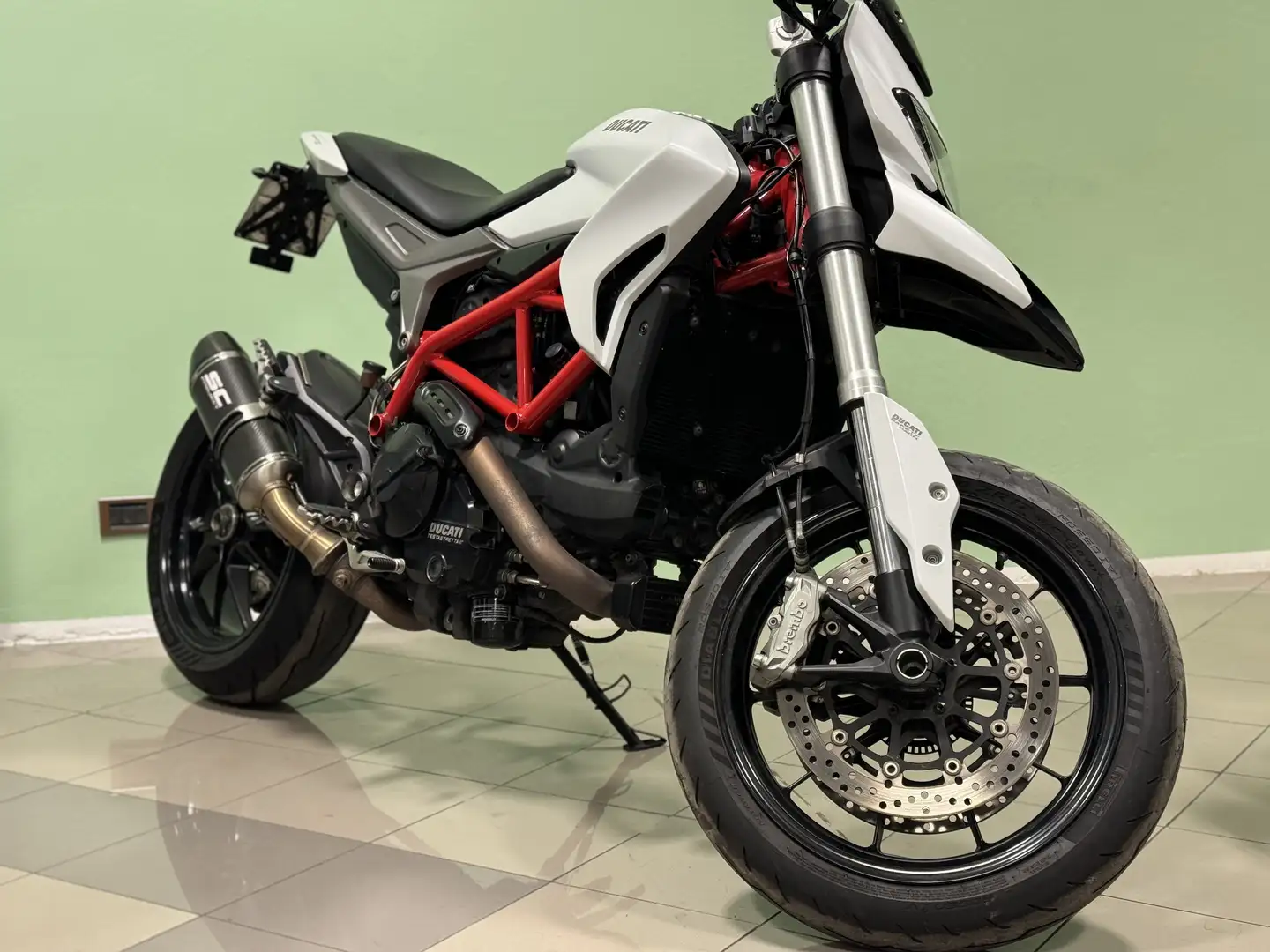 Ducati Hypermotard 939 bijela - 2