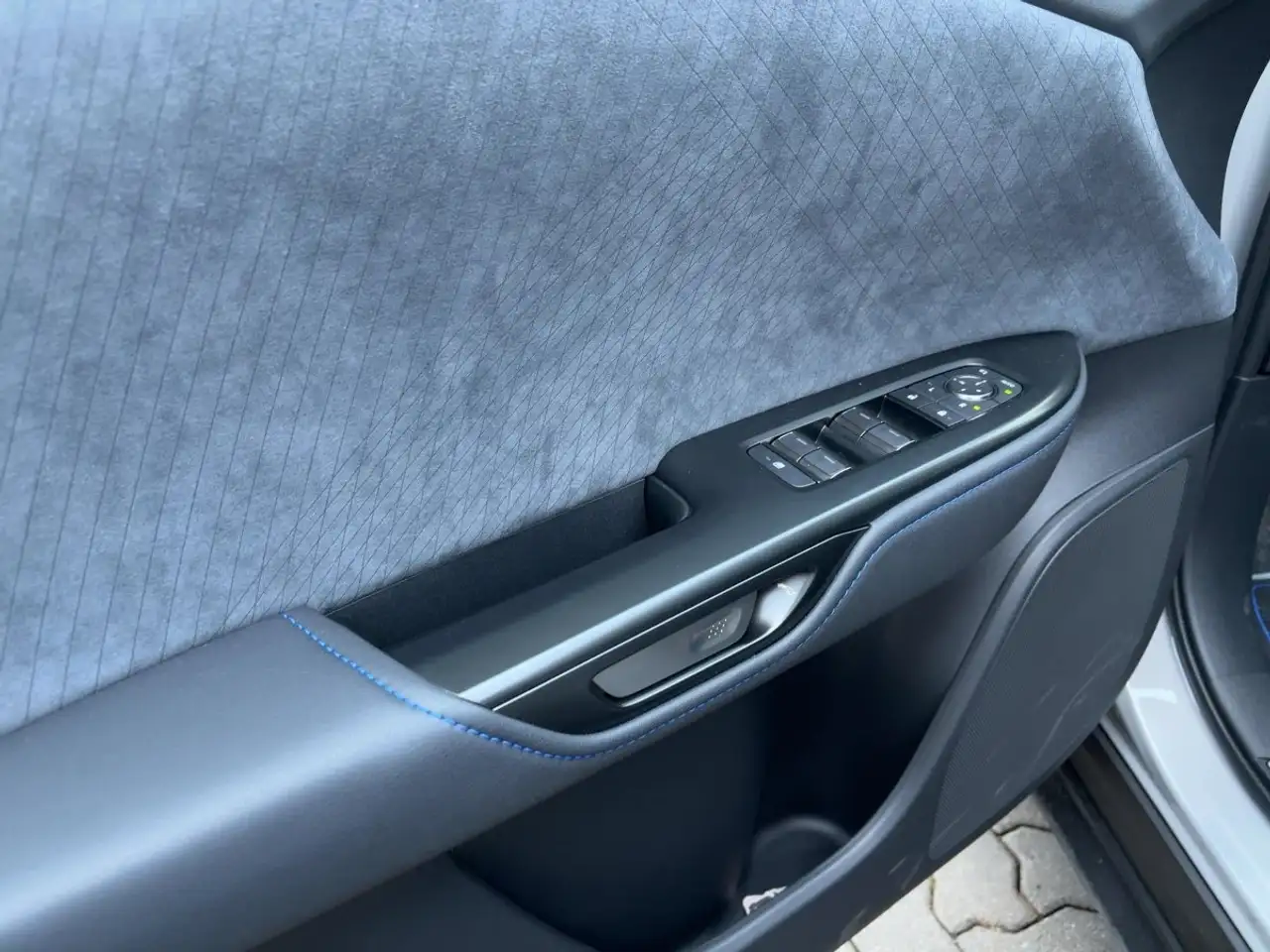 Lexus RZ 550 e DIRECT4 F Sport 2xKlima 360 4xSHZ 14