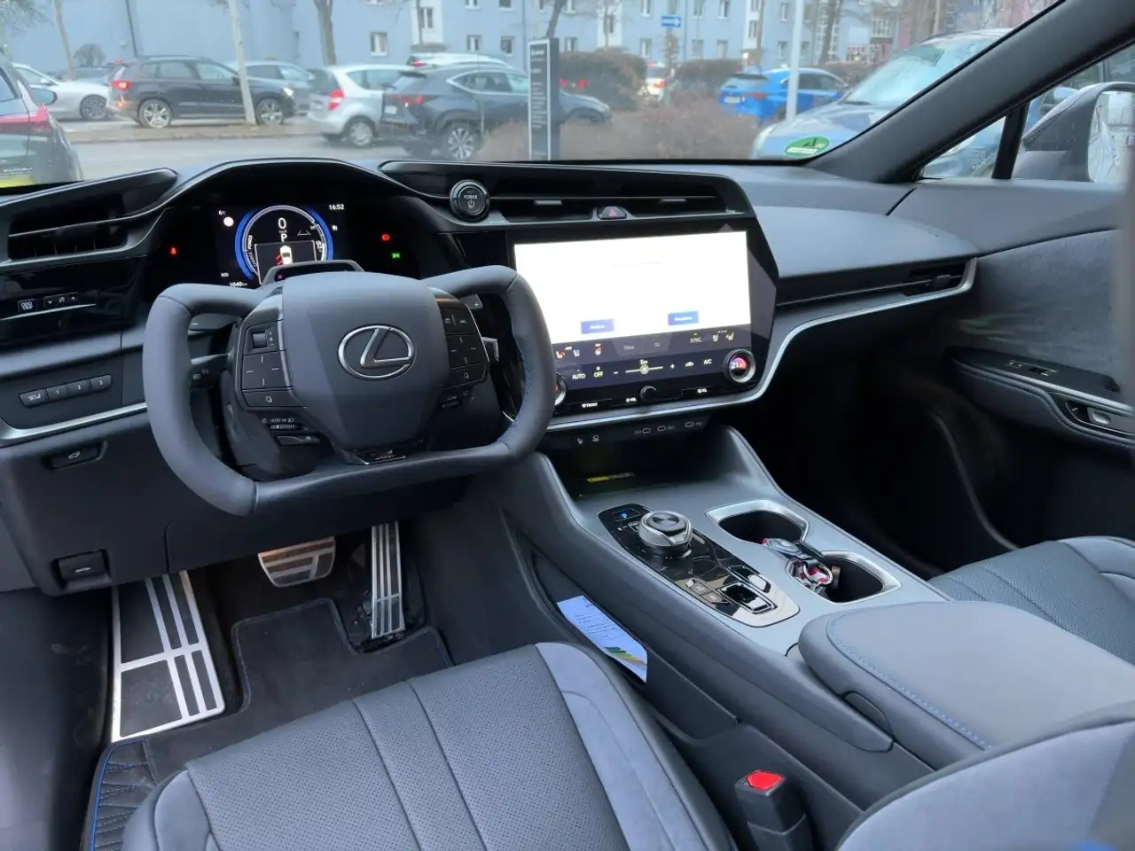 Lexus RZ 550 e DIRECT4 F Sport 2xKlima 360 4xSHZ 10