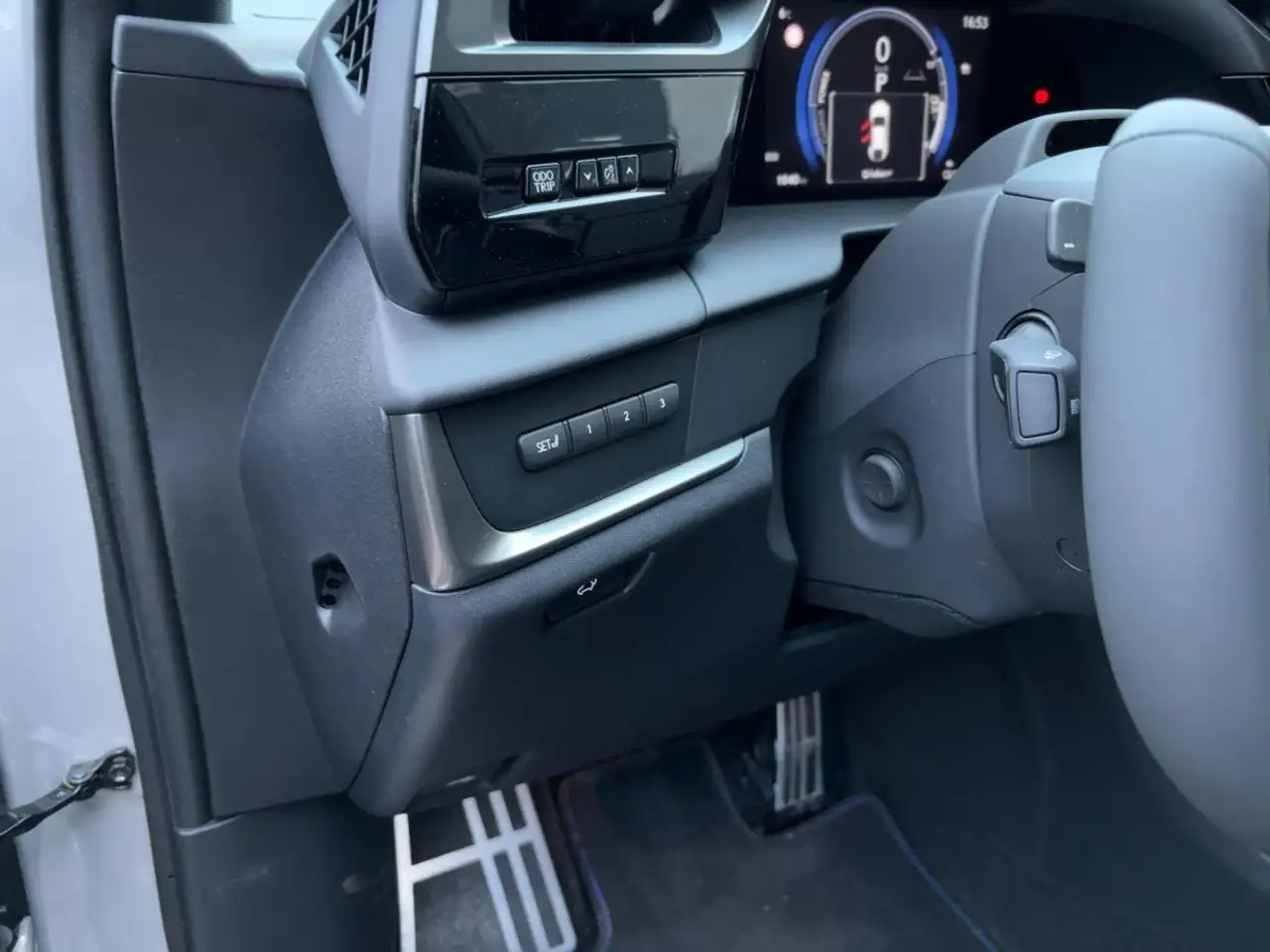 Lexus RZ 550 e DIRECT4 F Sport 2xKlima 360 4xSHZ 15