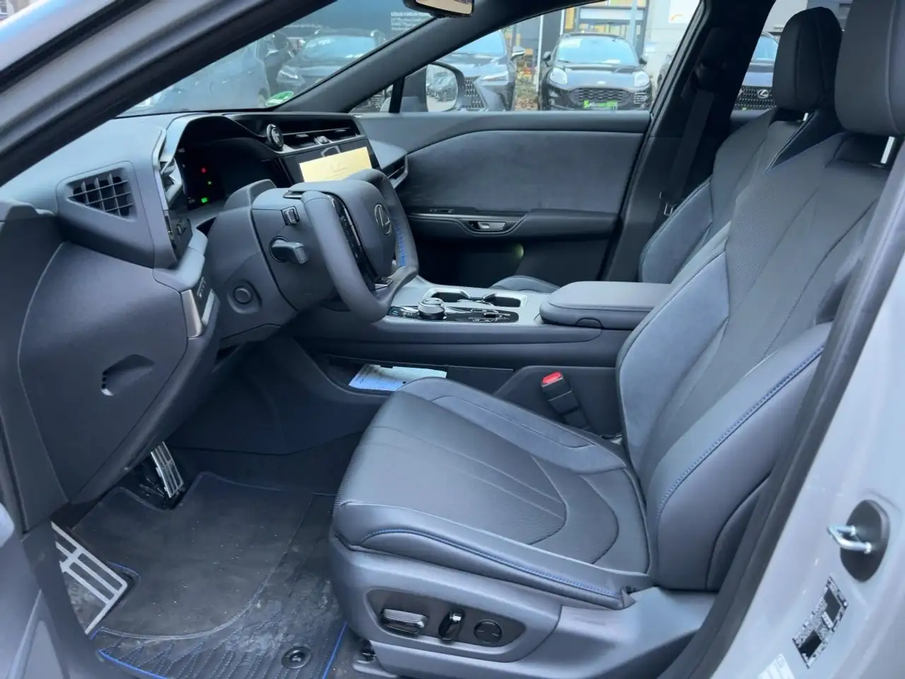 Lexus RZ 550 e DIRECT4 F Sport 2xKlima 360 4xSHZ 8