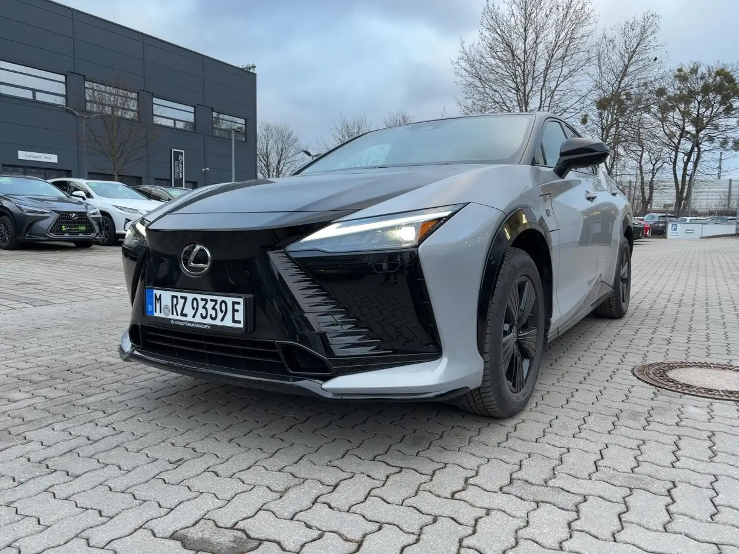 Lexus RZ 550 e DIRECT4 F Sport 2xKlima 360 4xSHZ Grau - 1