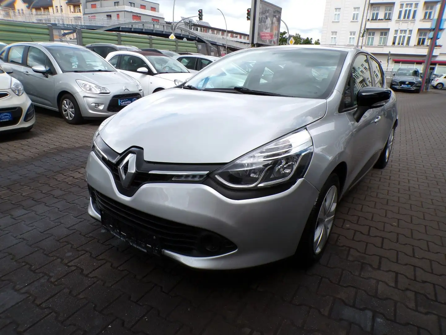 Renault Clio Limited 1.2 16V 75 Silber - 1