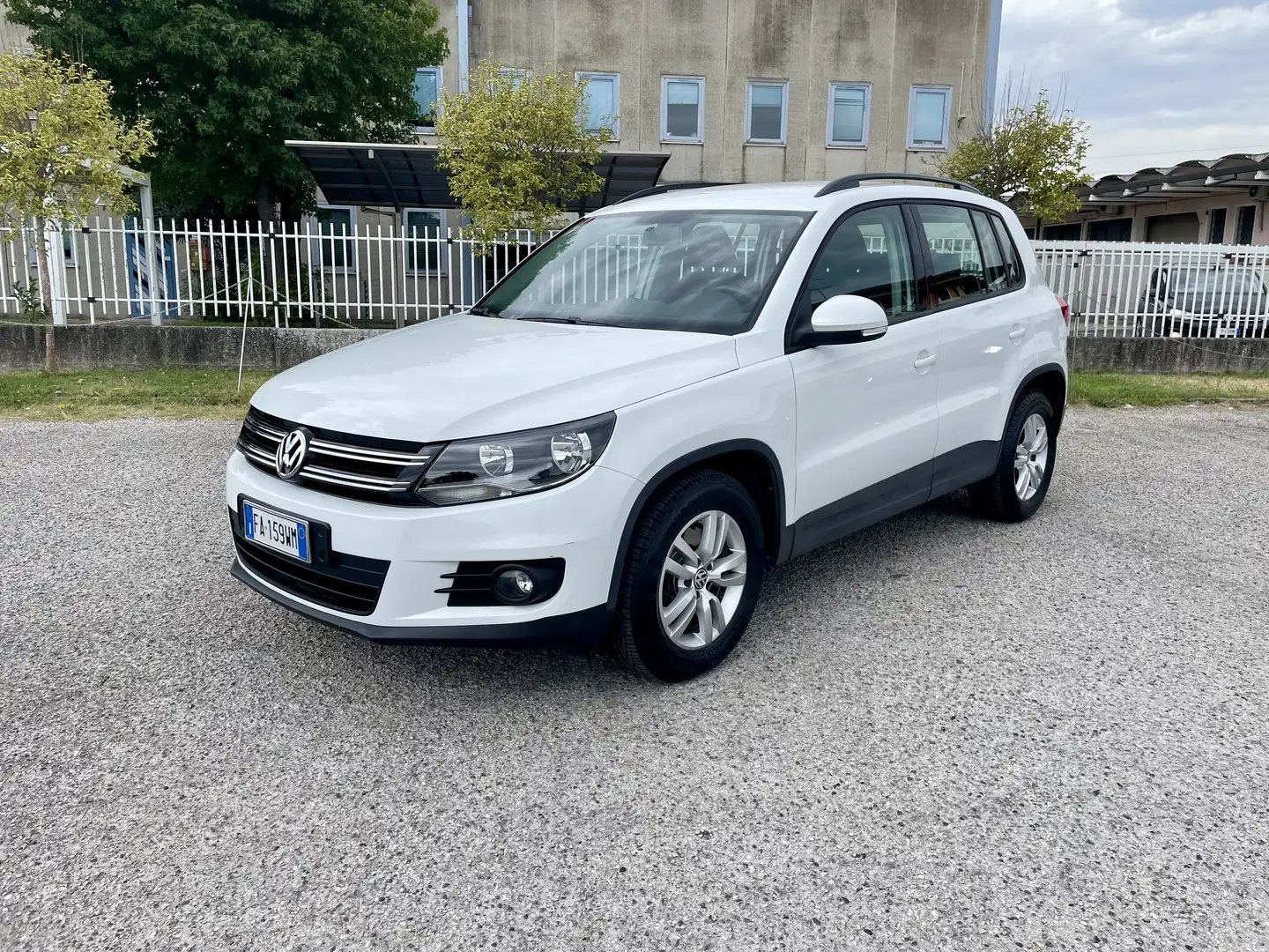 Volkswagen Tiguan 2.0 tdi bm Sport&Style 110cv EURO 6 - 1