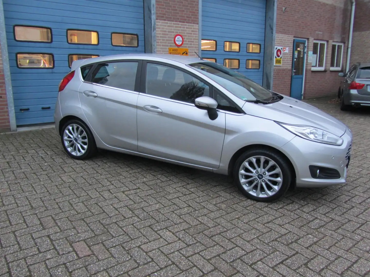 Ford Fiesta 1.0 EcoBoost |5 deurs|airco|verwarmde voorstoelen| Gris - 2