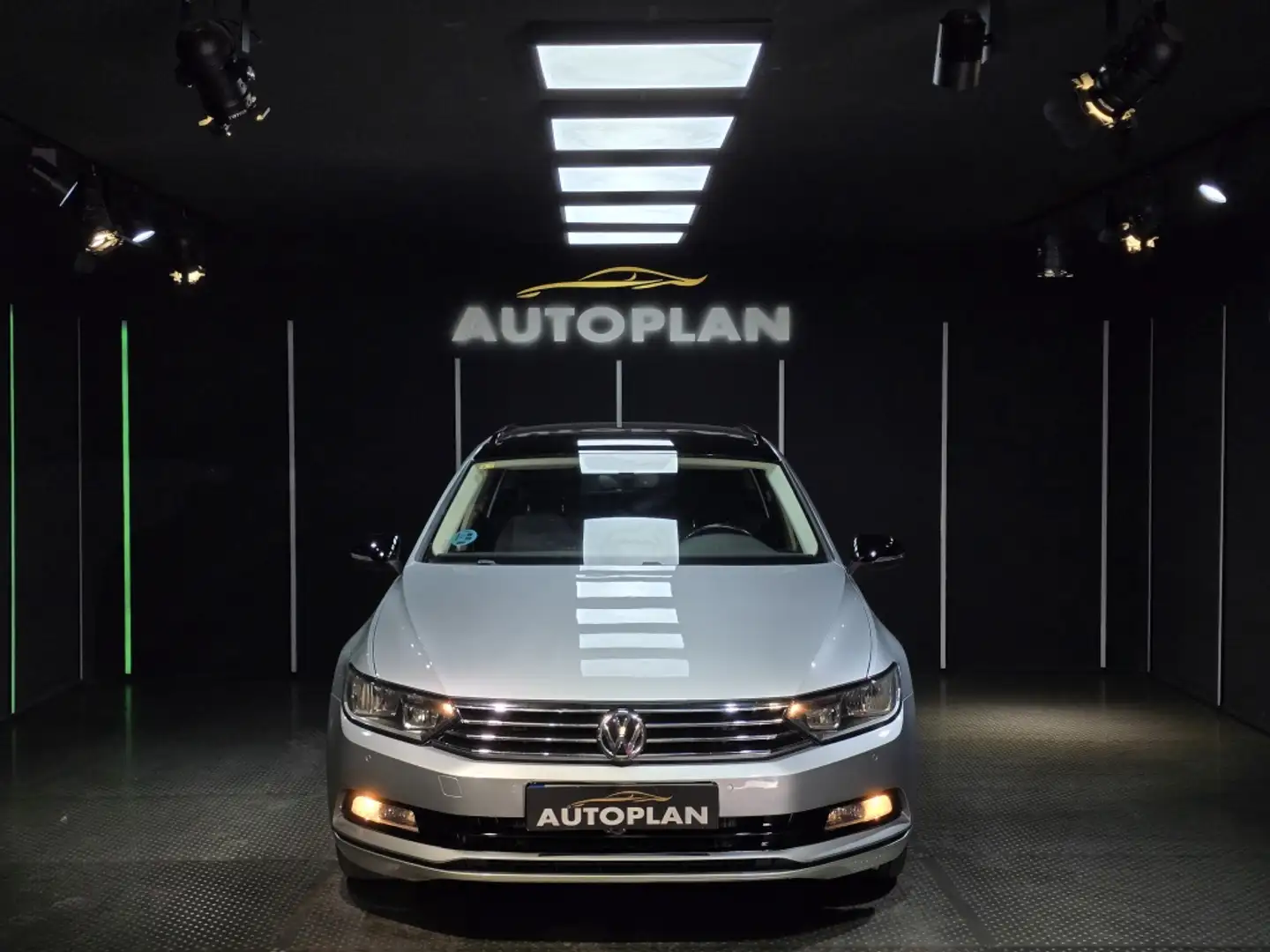 Volkswagen Passat Variant 2.0TDI Advance 110kW Grau - 2