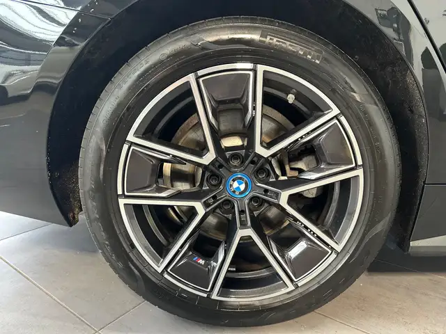 BMW I4 view 3