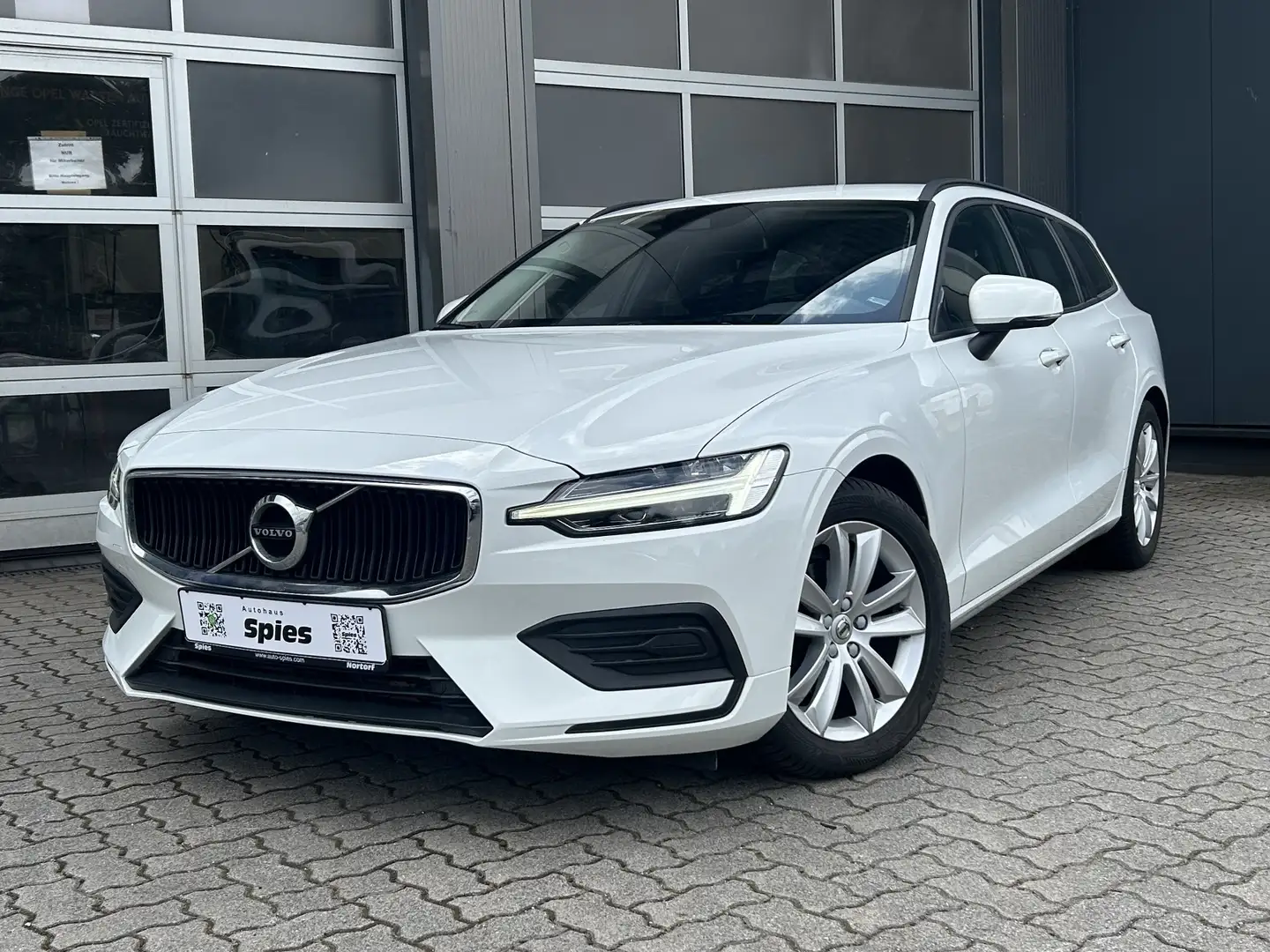 Volvo V60 Kombi Momentum Sitzhzg. LED Blanc - 2