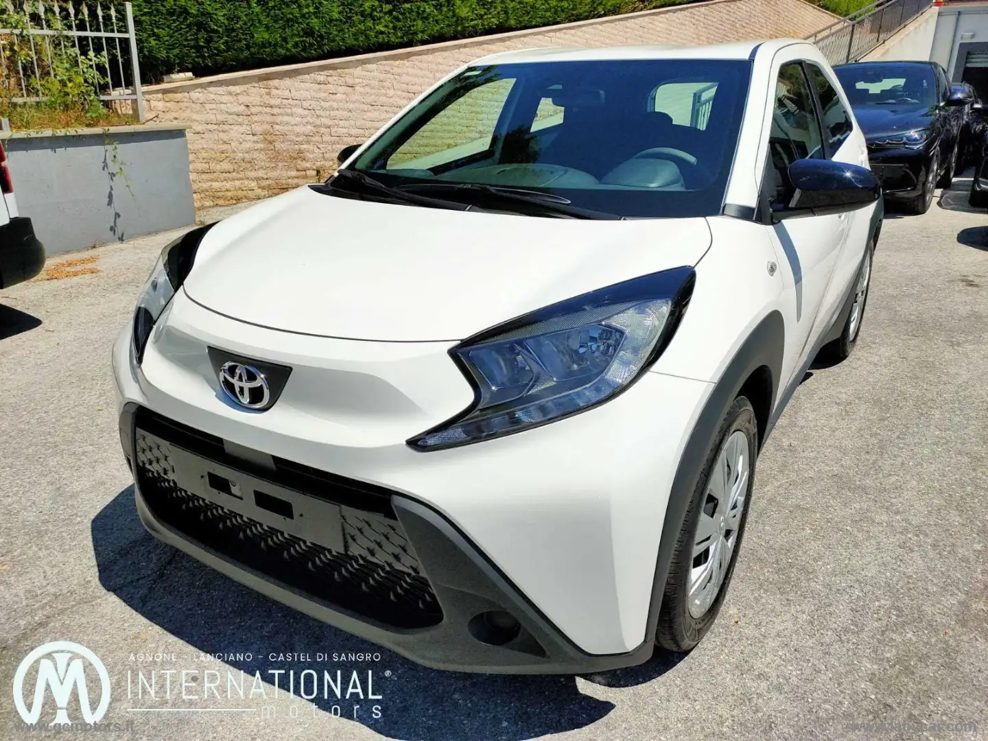 Toyota Aygo X 1.0 VVT-i 72 CV 5p. Active Bianco - 1