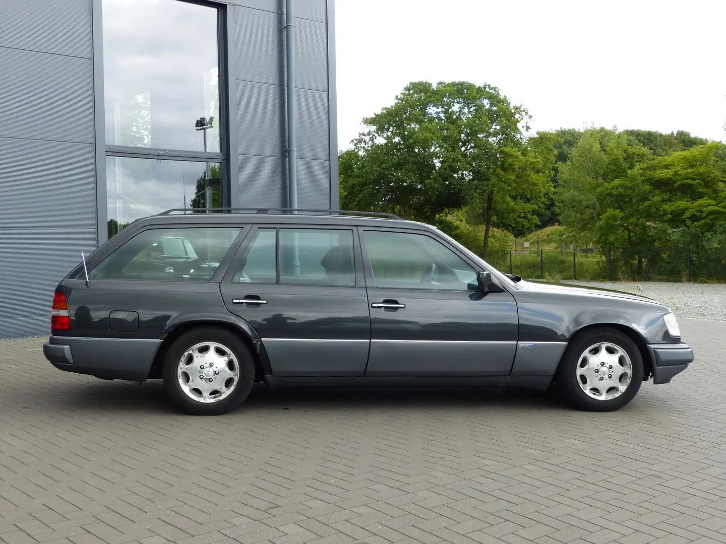 Mercedes-Benz E 320 T Noir - 2