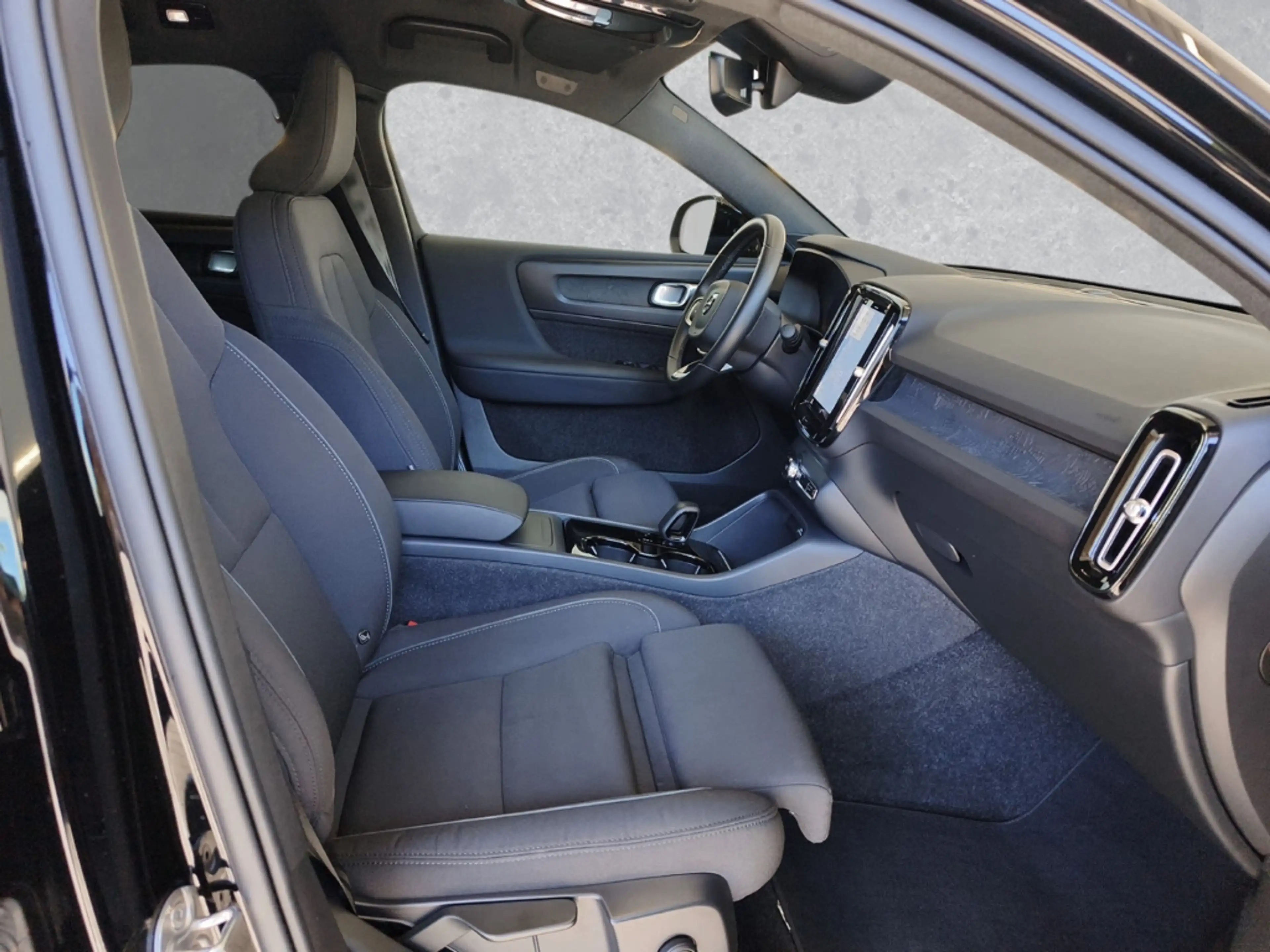 Volvo C40 Recharge Twin Motor Plus Sitzhzg./AHK/20'' — photo 3