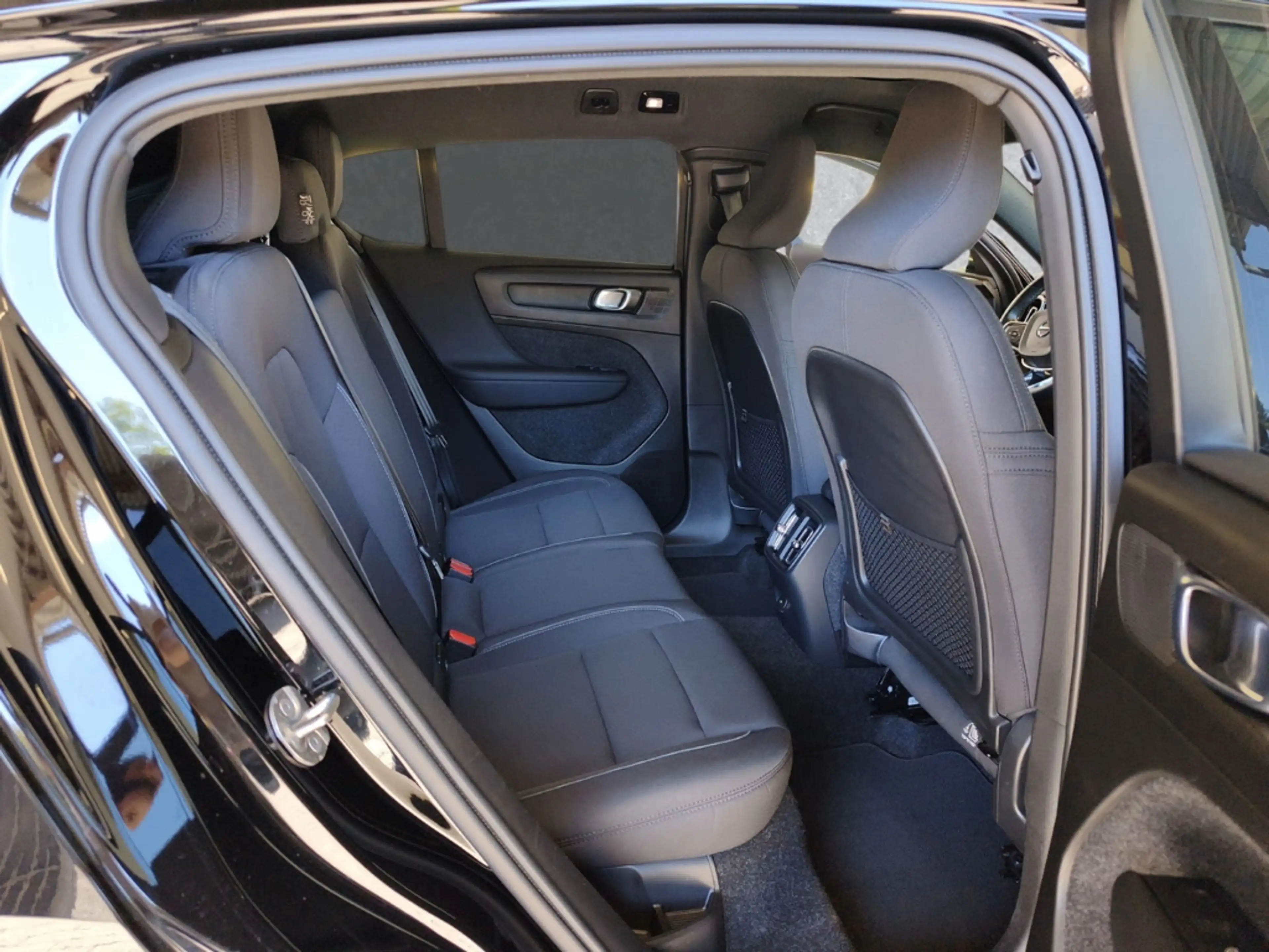 Volvo C40 Recharge Twin Motor Plus Sitzhzg./AHK/20'' — photo 5