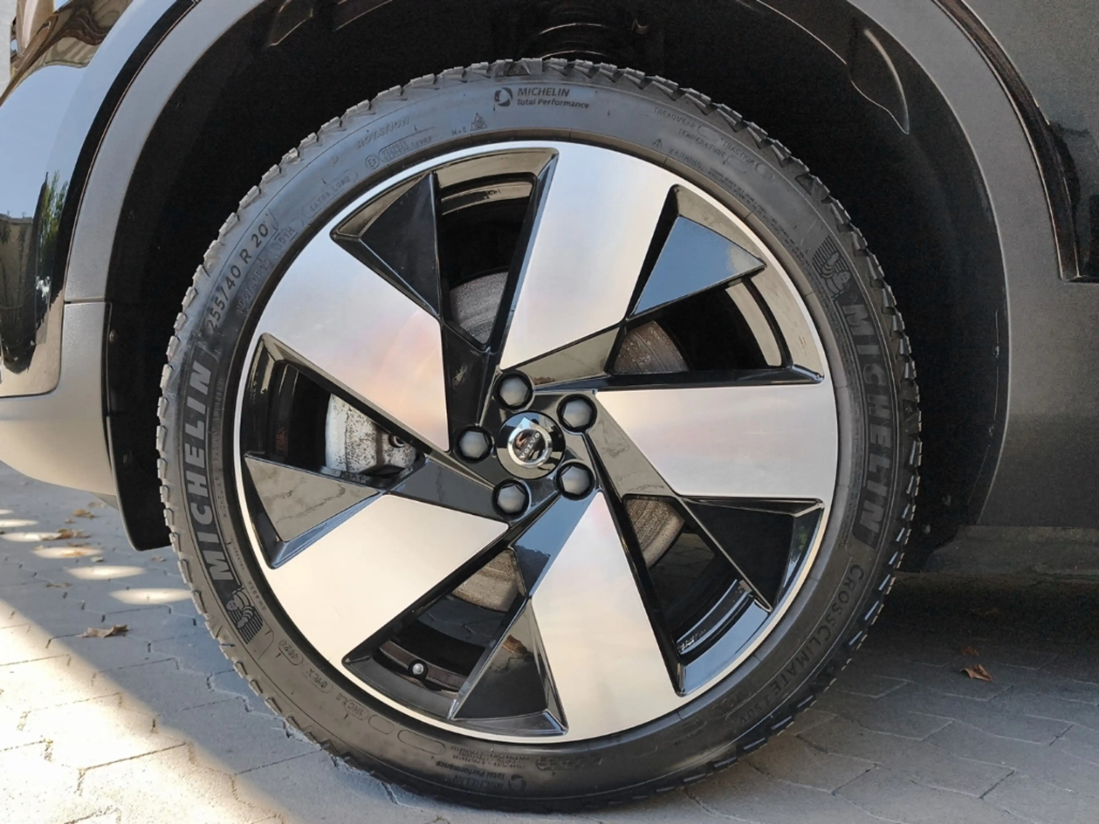 Volvo C40 Recharge Twin Motor Plus Sitzhzg./AHK/20'' — photo 9