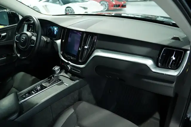 Volvo XC60 view 15