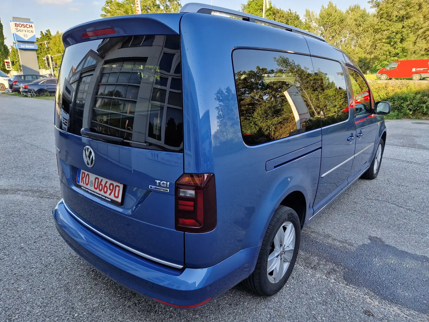 Volkswagen Caddy Maxi 1,4 TGI DSG AHK Bi-Xenon ACC Kamera Navi Blau - 2
